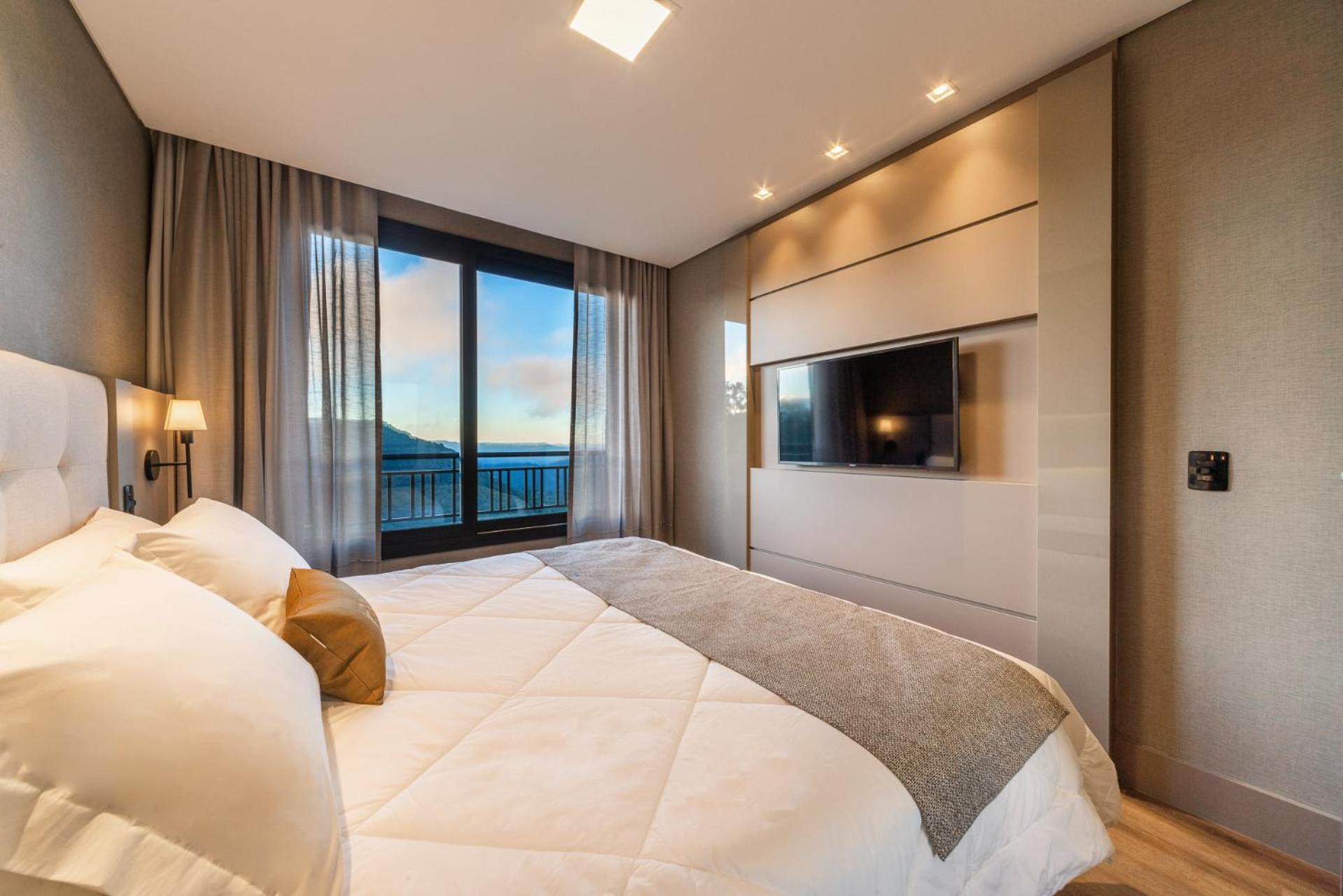 Suite with Mountain View