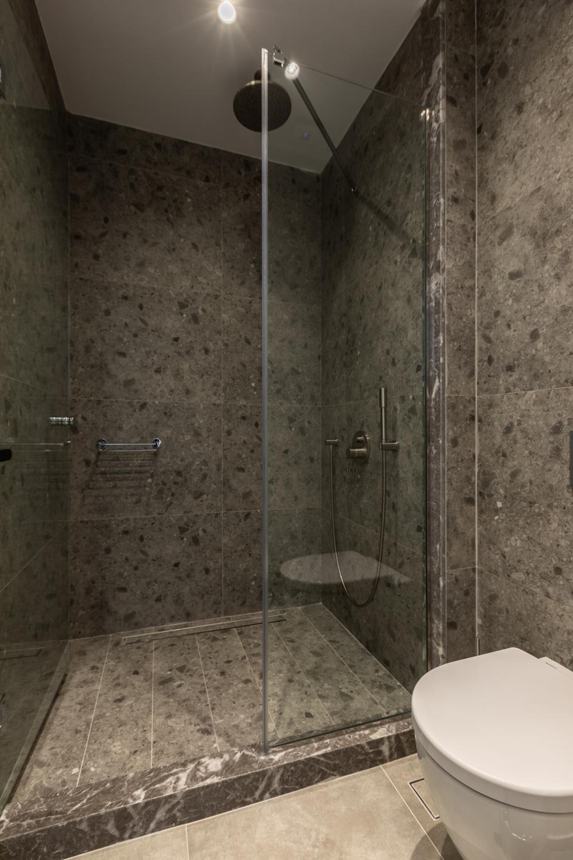 Honeymoon Suite with Private Pool & Jetted Tub - Photo 5