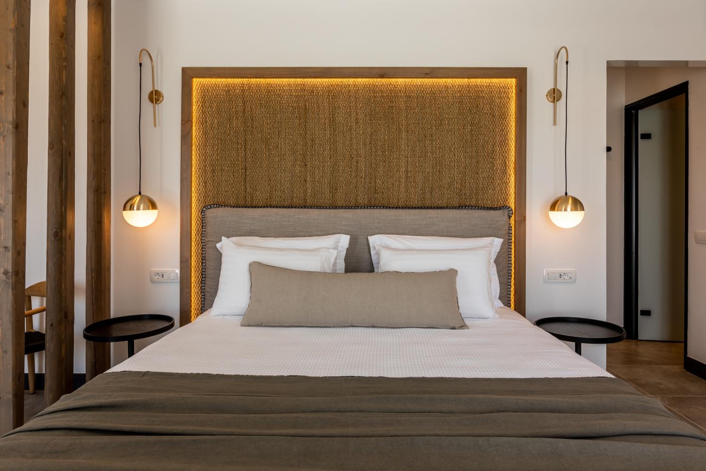 Junior Suite with Private Pool & Jetted Tub - Photo 11