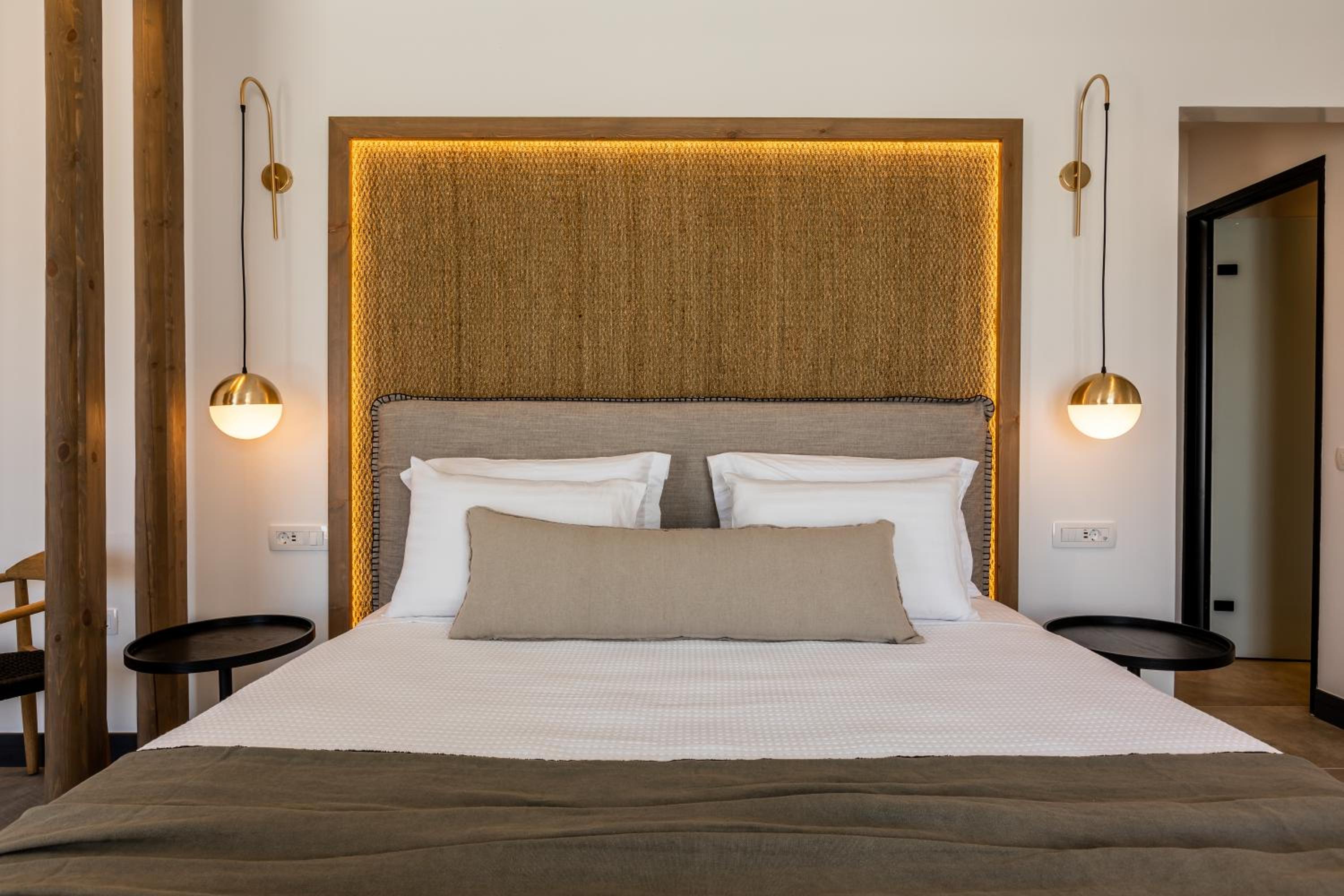 Junior Suite with Private Pool & Jetted Tub - Photo 35