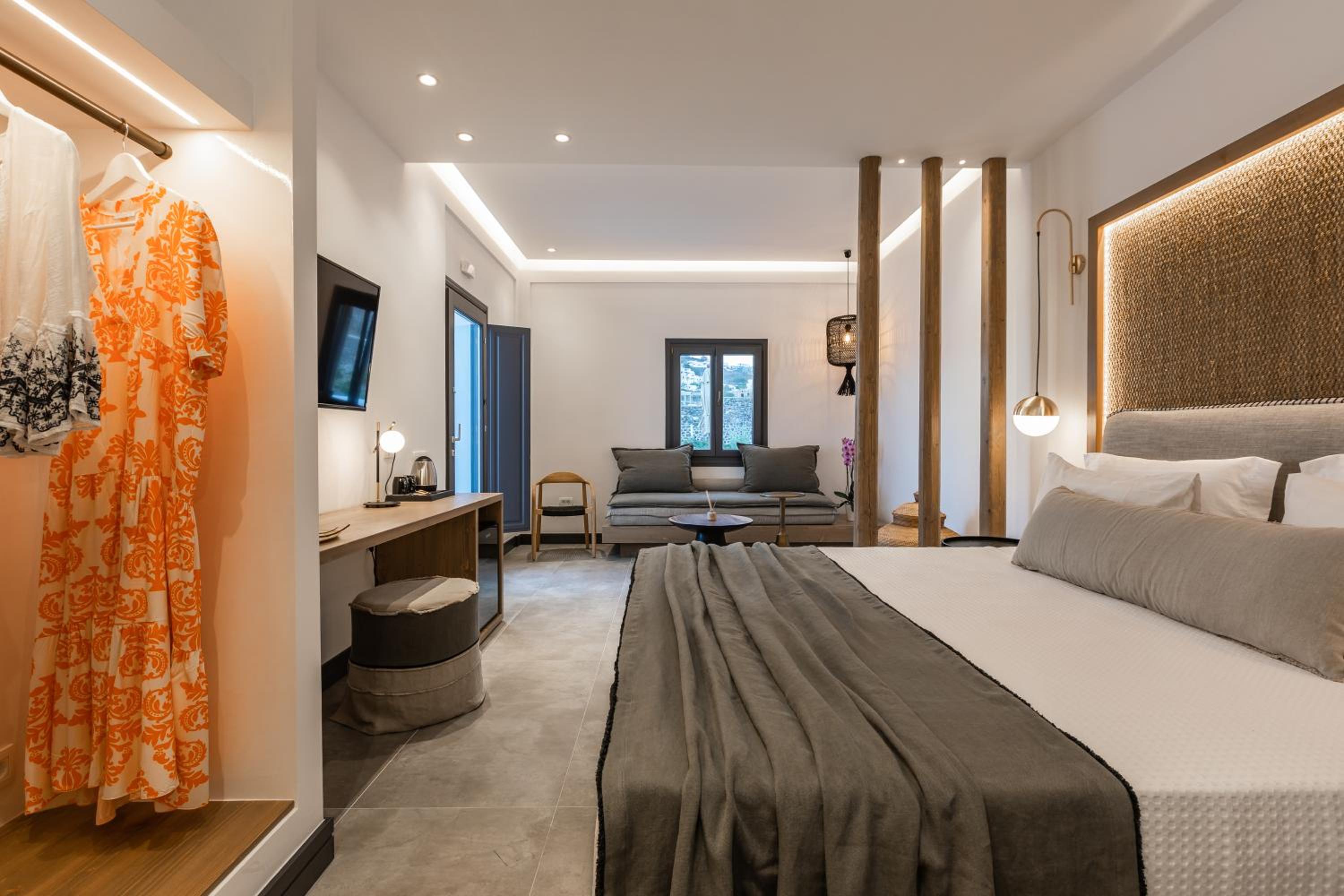 Junior Suite with Private Pool & Jetted Tub - Photo 18