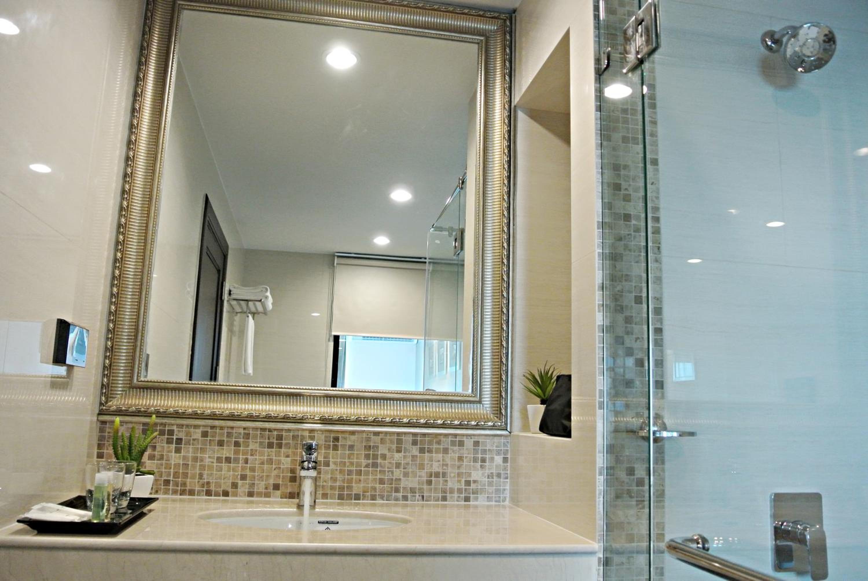 Twin Room with Bath photo 3