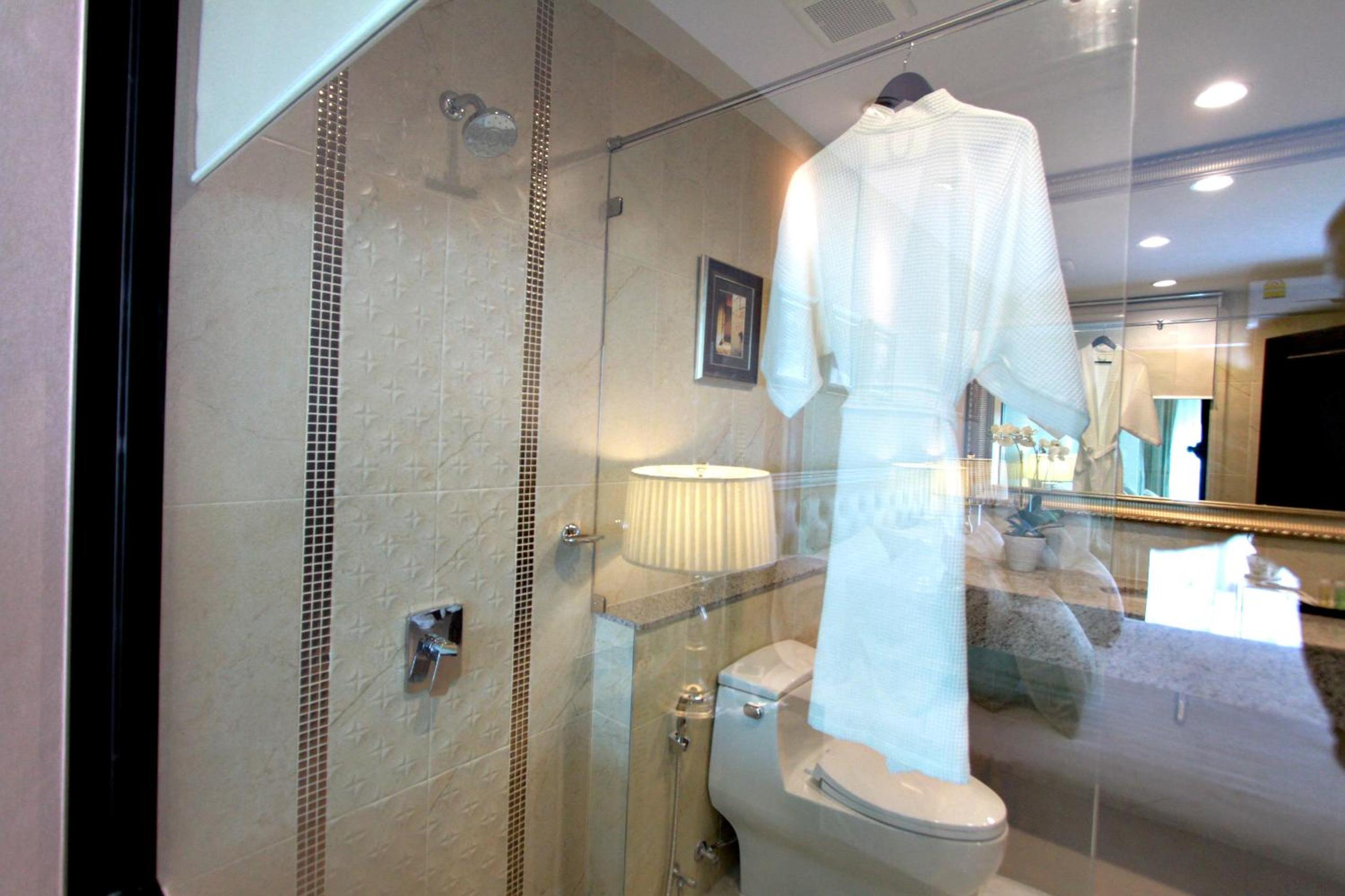 Cabana King Room with Pool View photo 3