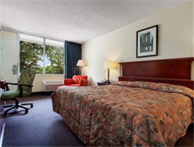 Deluxe King Room - Non-Smoking photo 1