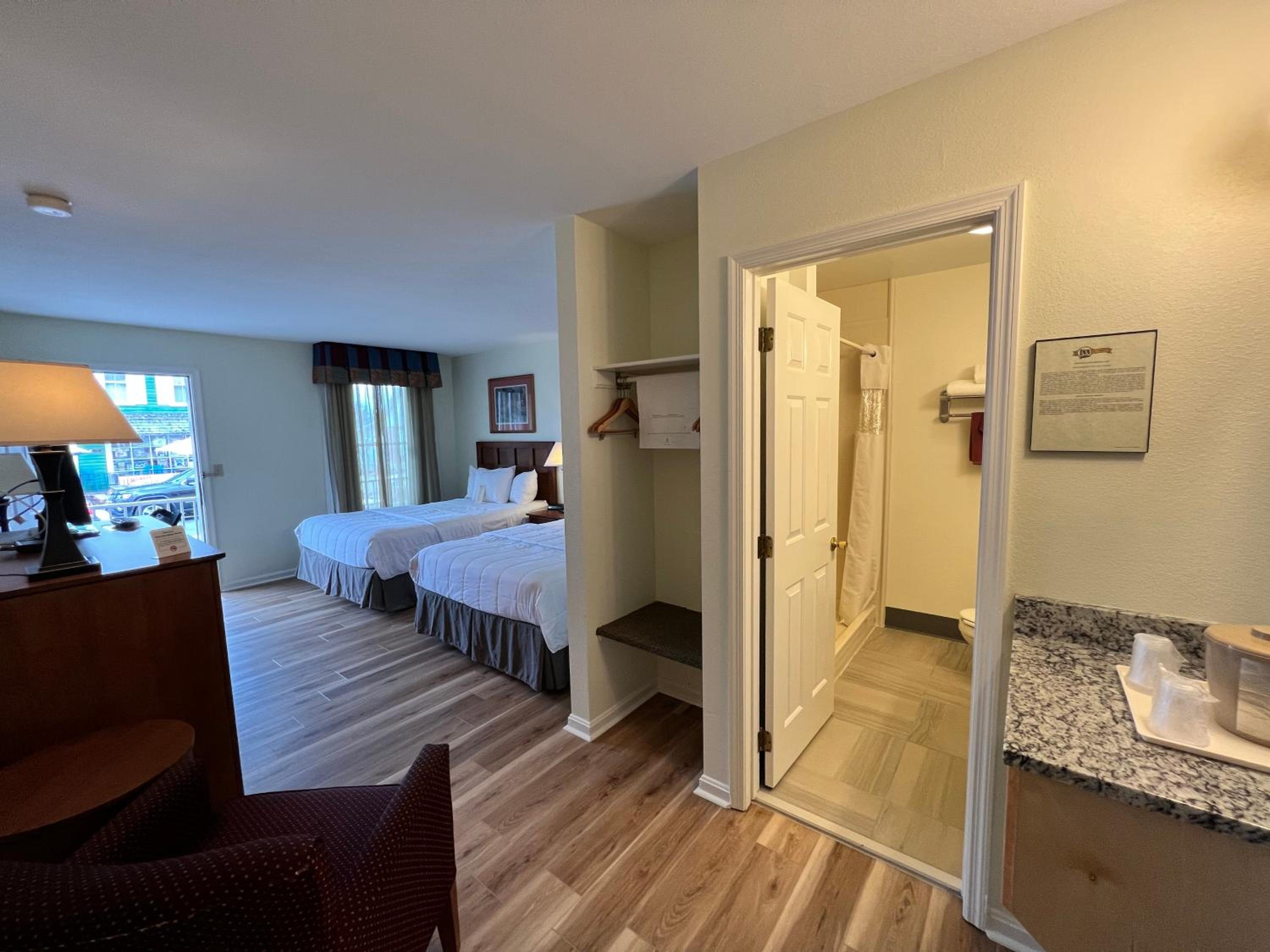 Standard Room with Two Double Beds and Veranda- No pets allowed - Photo 1
