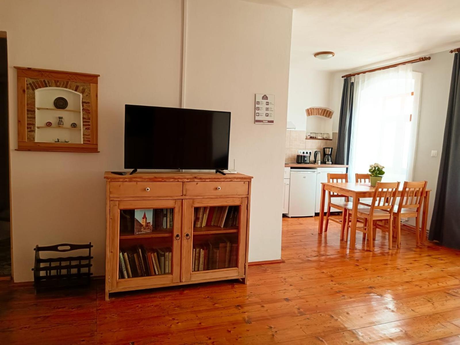 Studio Apartment - Photo 11