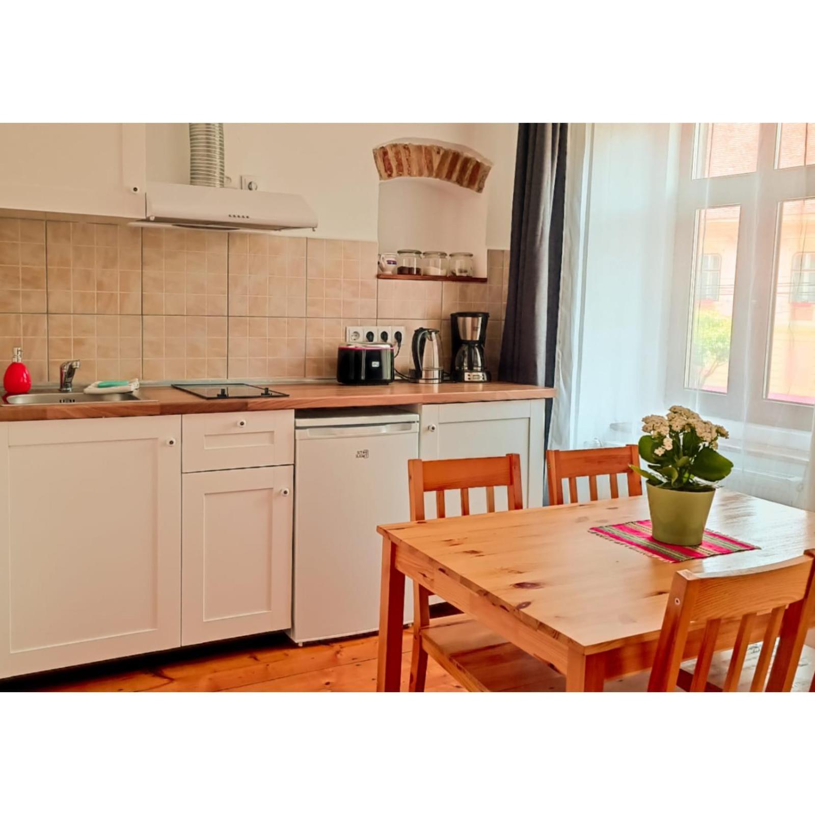 Studio Apartment - Photo 4