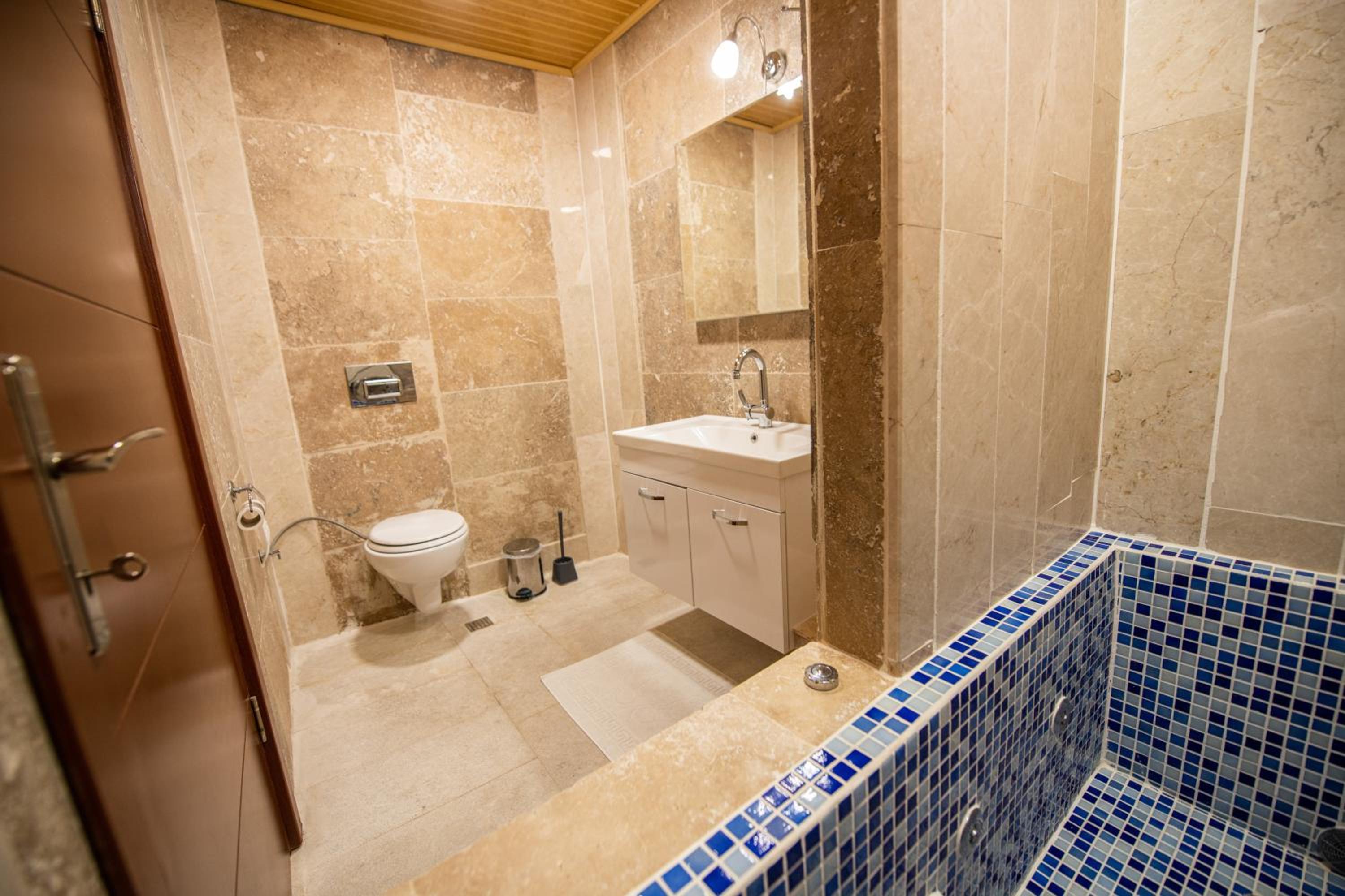 Standard Double Room - Photo 12