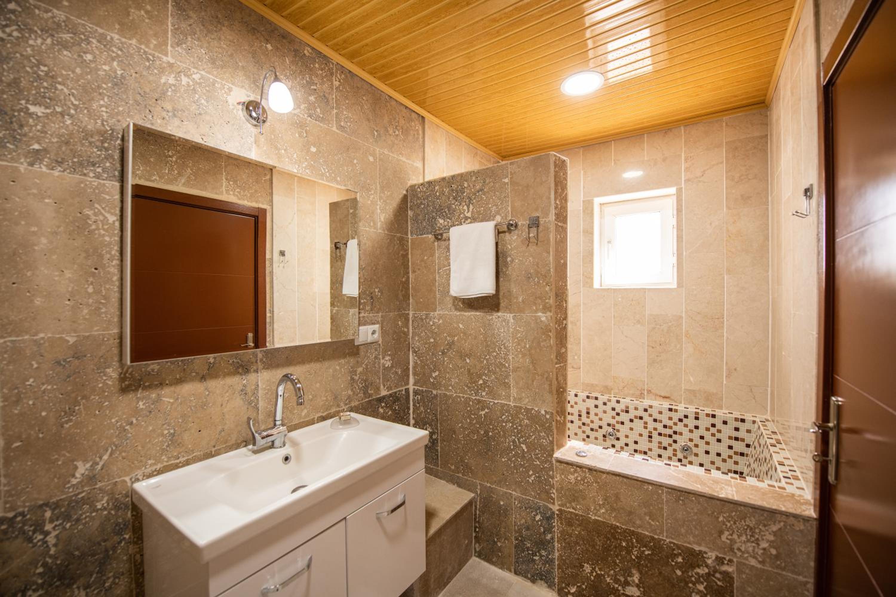 Standard Double Room - Photo 15
