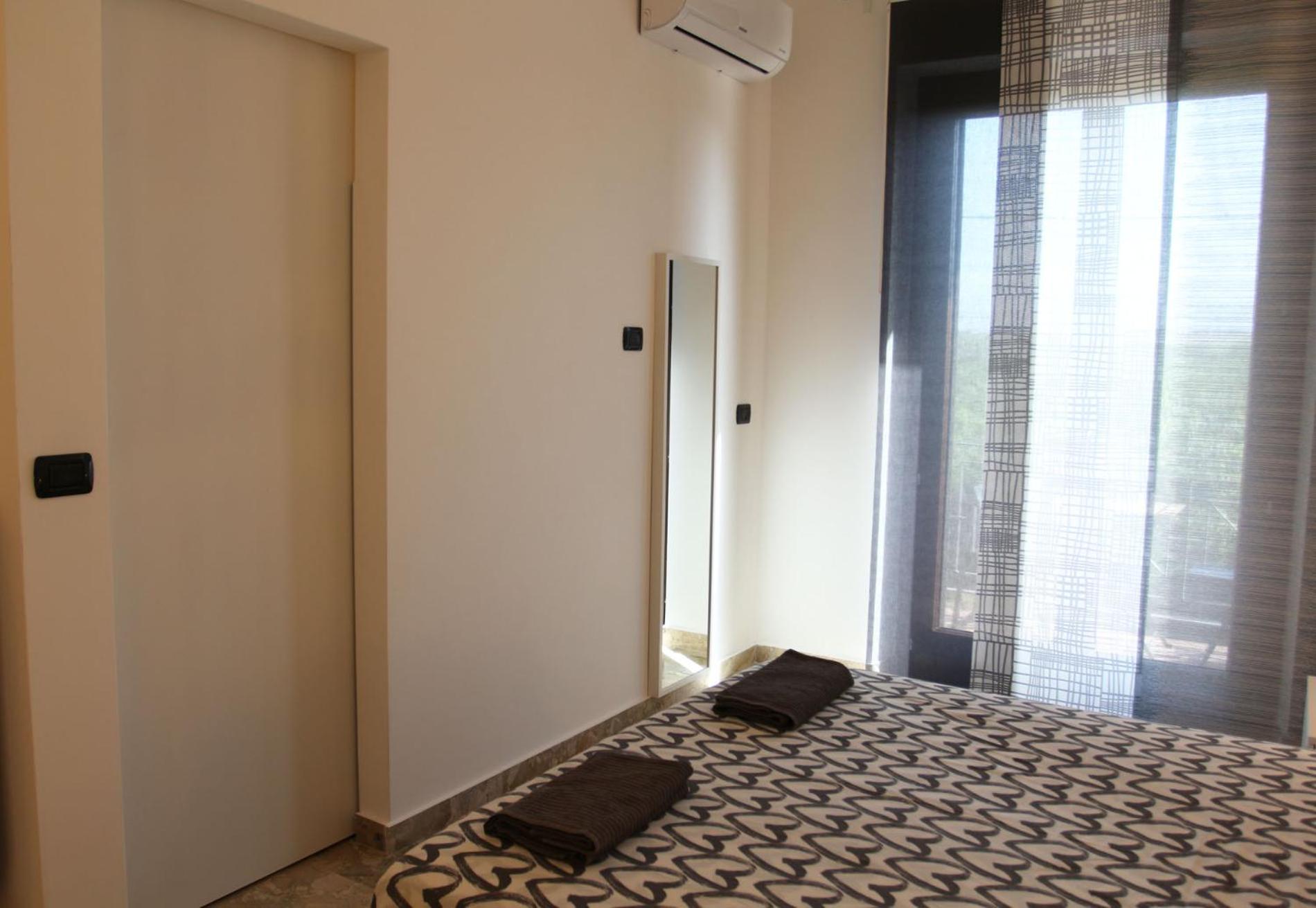 Double Room with Mountain View - Photo 3
