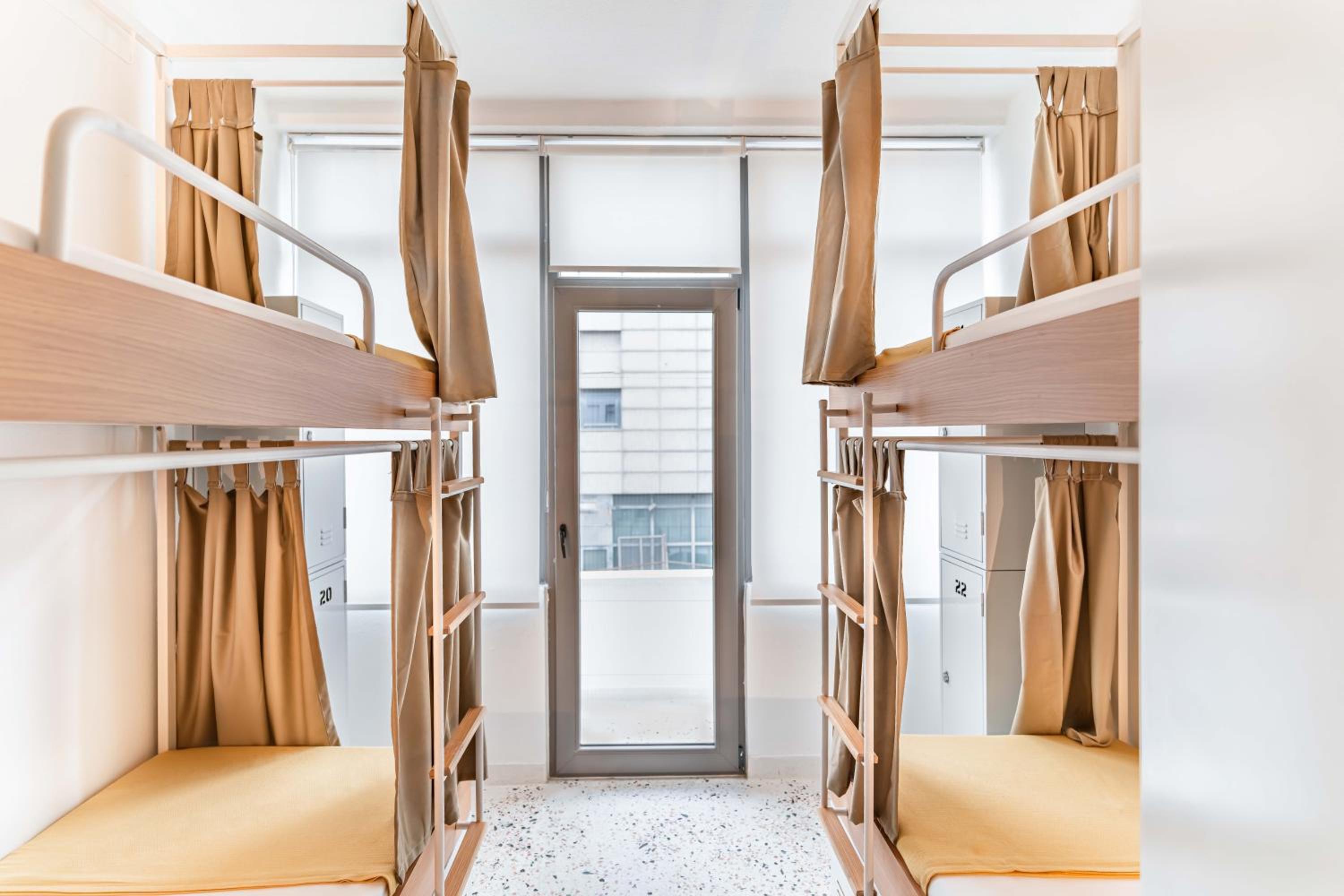 Bed in 4-Bed Mixed Dormitory Room photo 3