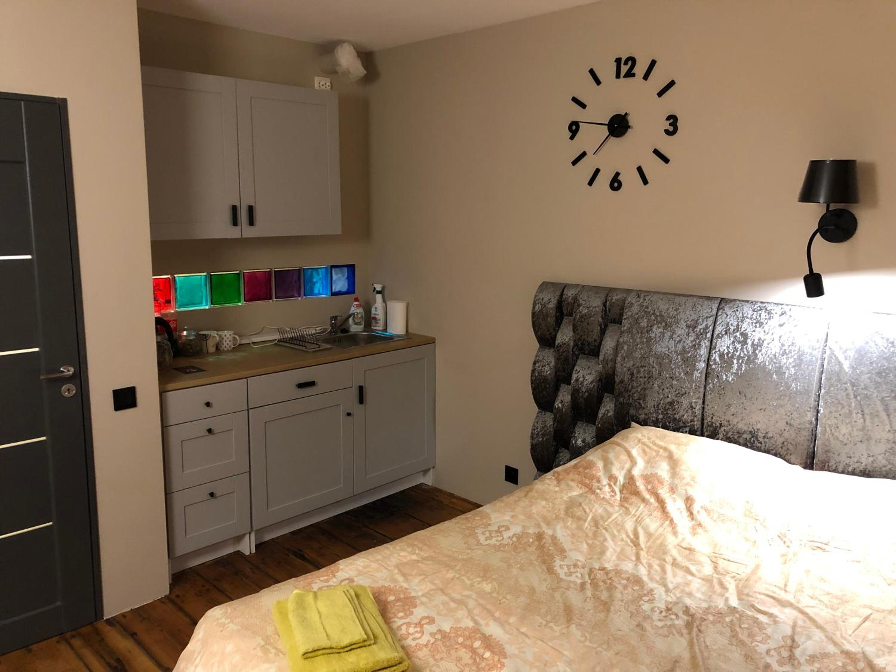 One-Bedroom Apartment - Photo 1