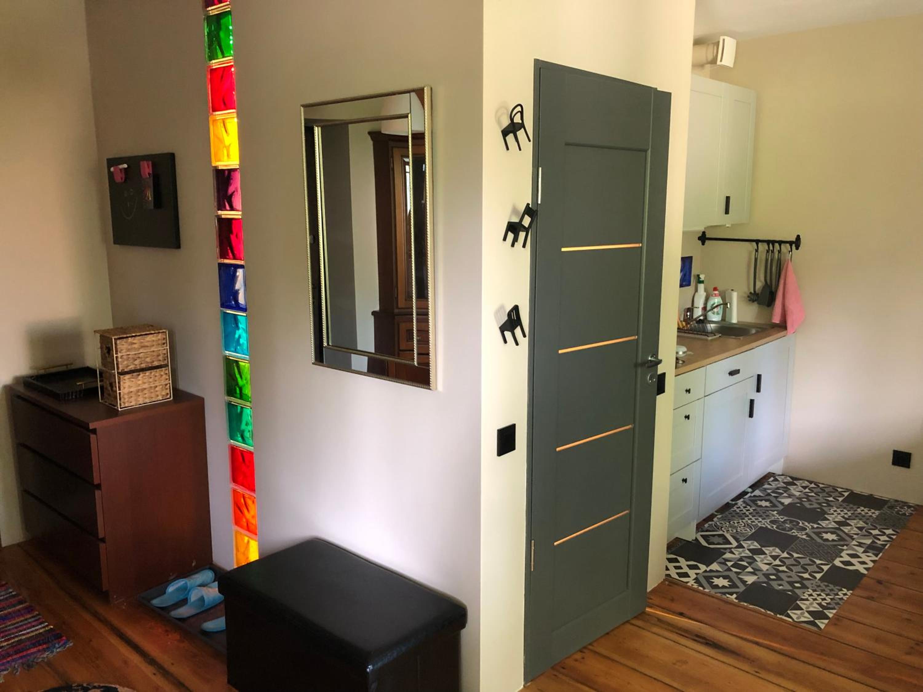 One-Bedroom Apartment - Photo 3