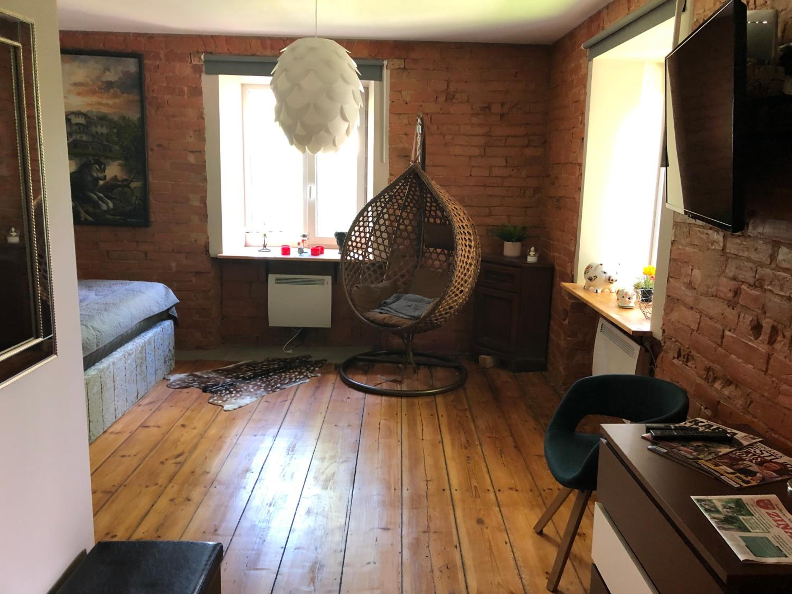 One-Bedroom Apartment - Photo 8