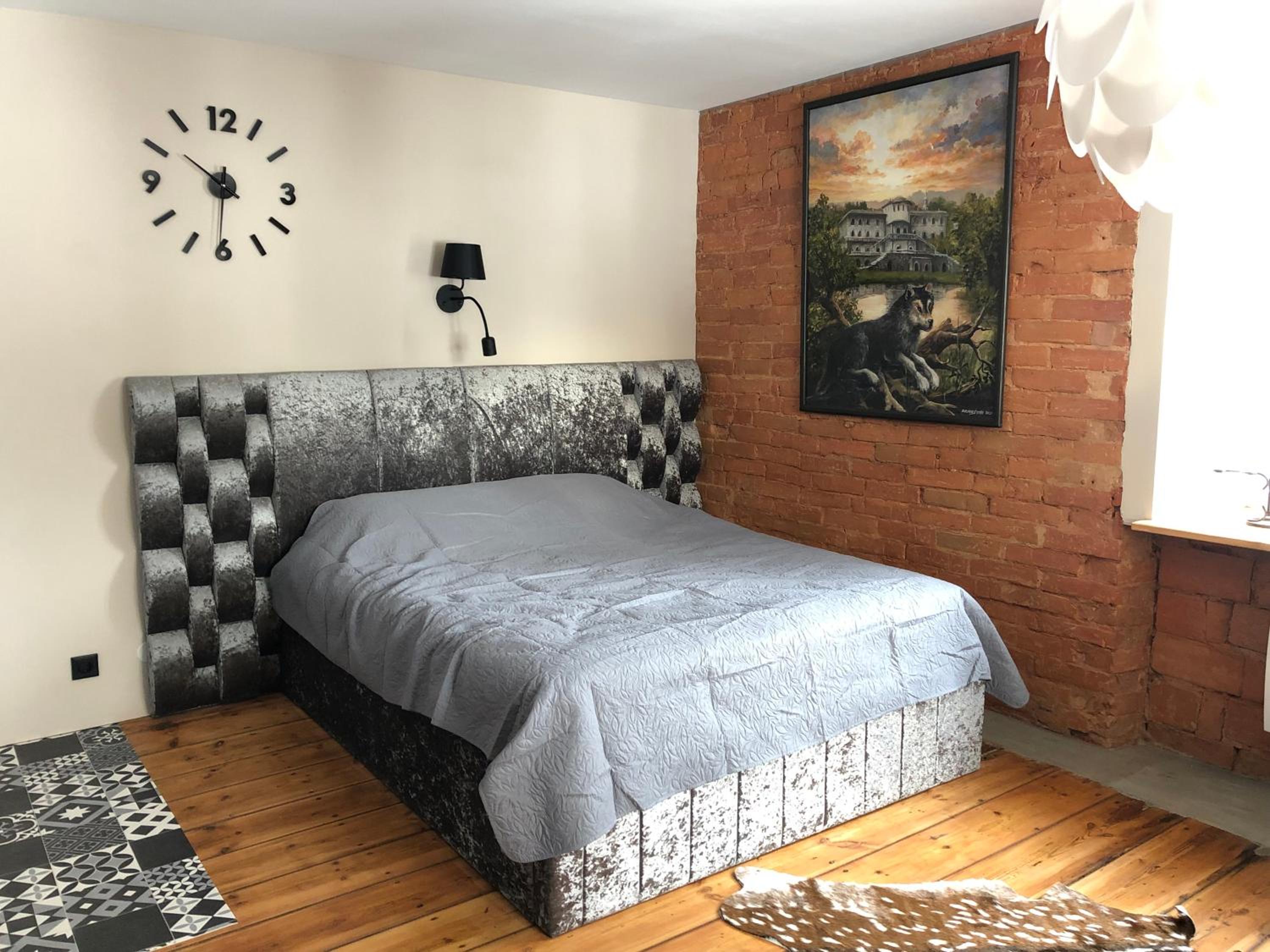 One-Bedroom Apartment - Photo 11