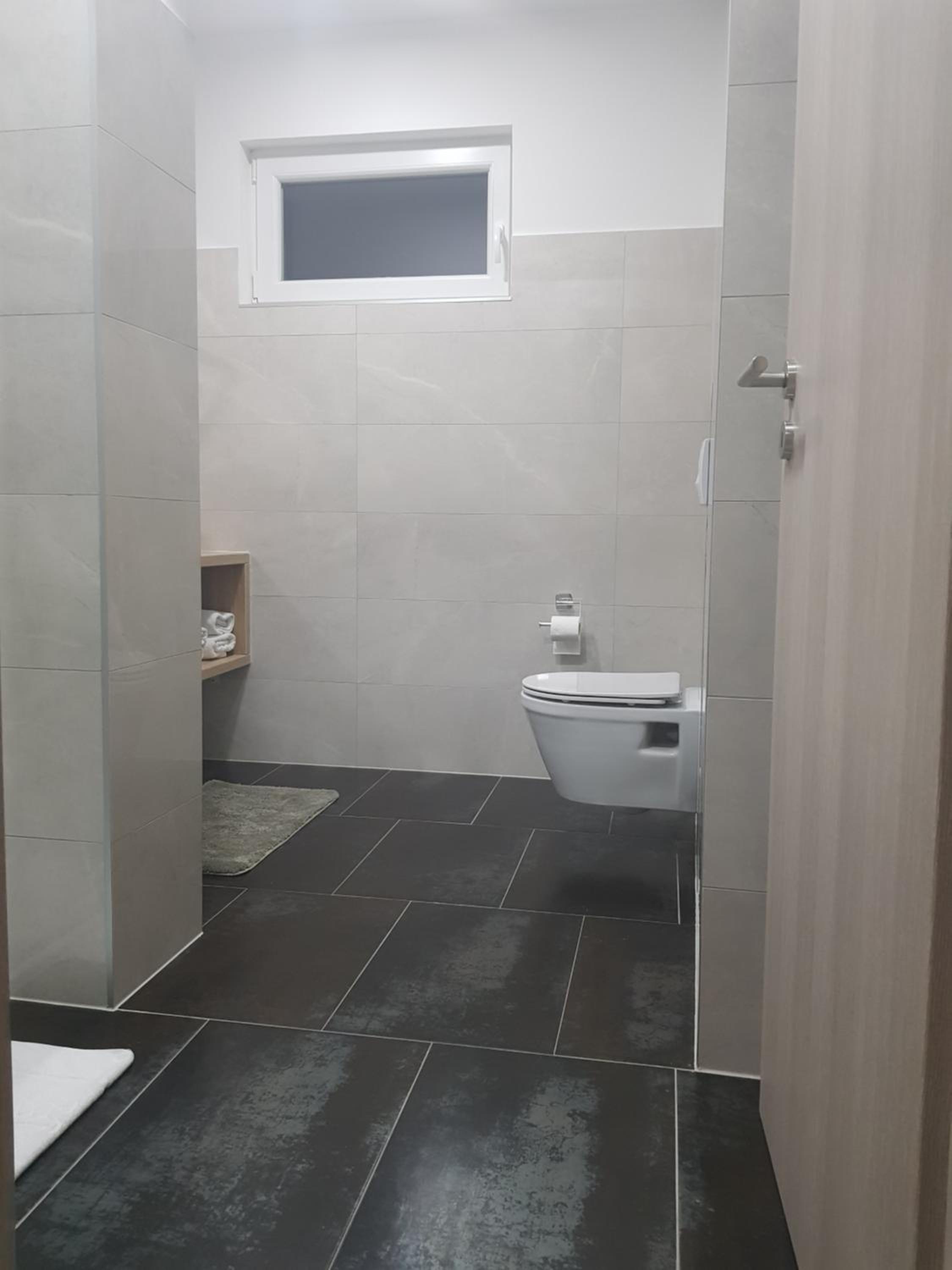 Deluxe Double Room with Balcony - Photo 10