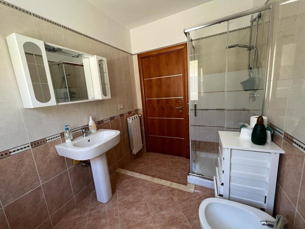 Three-Bedroom Apartment with Balcony photo 2