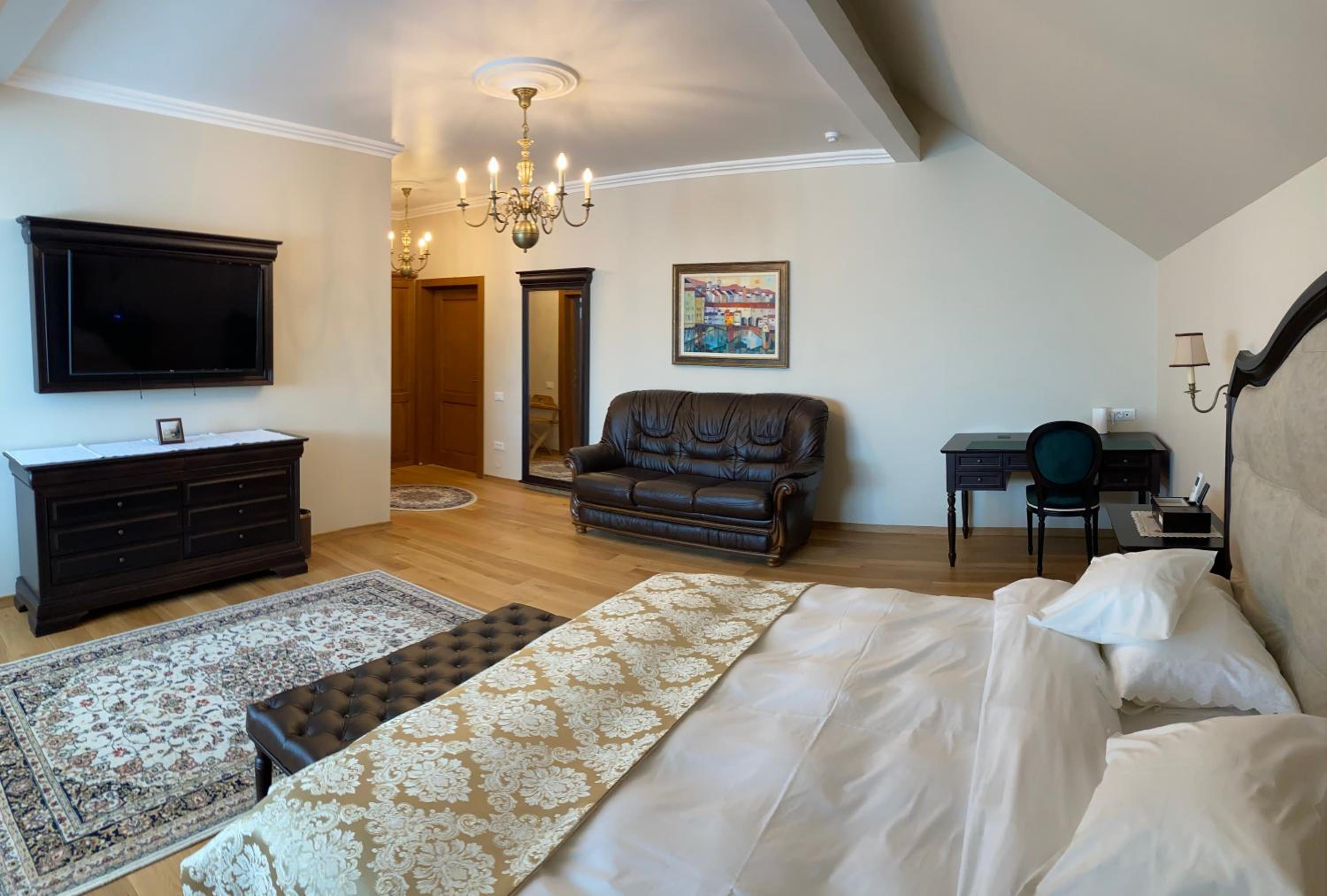 Deluxe Queen Room