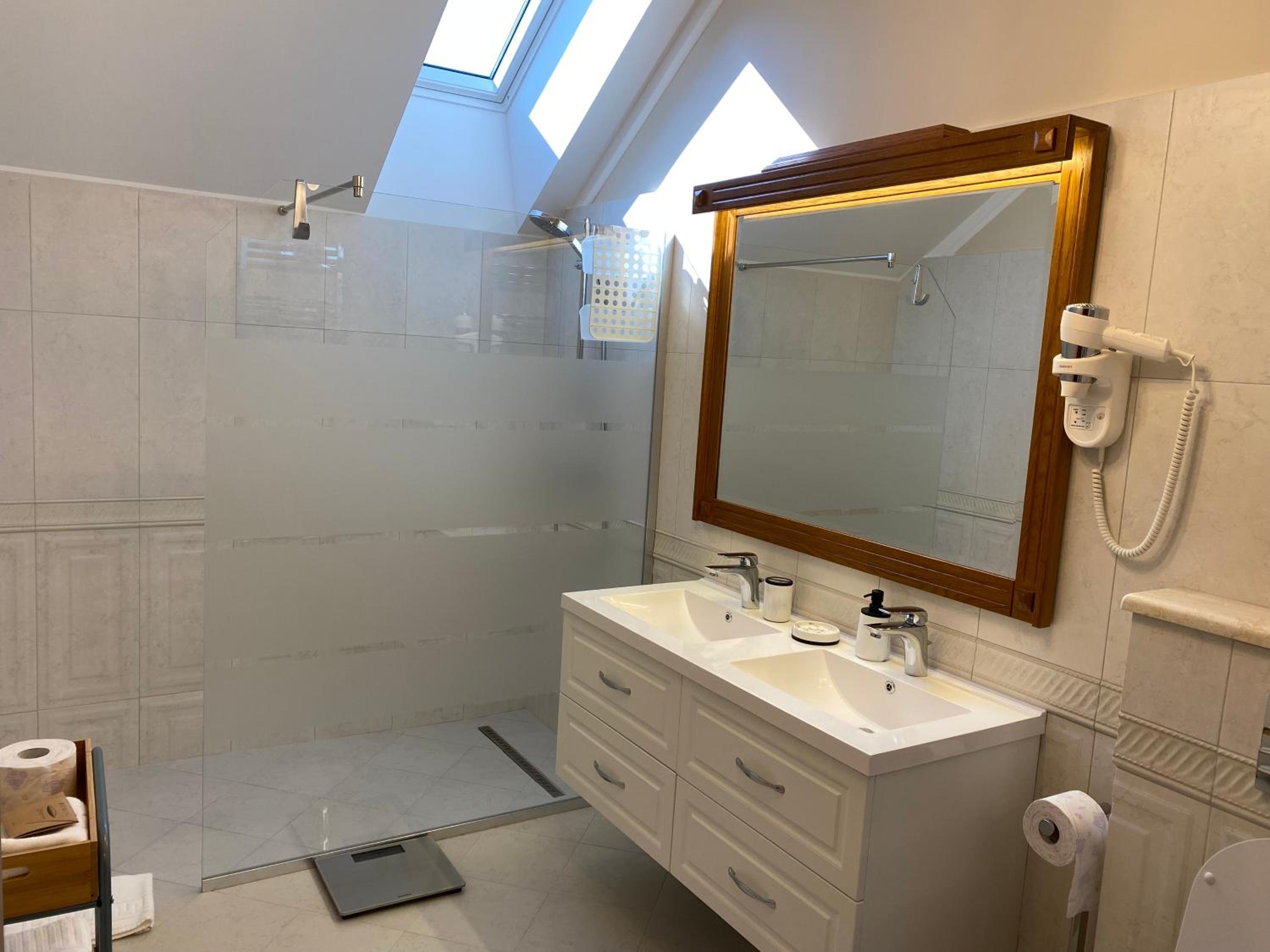 Deluxe Queen Room photo 2