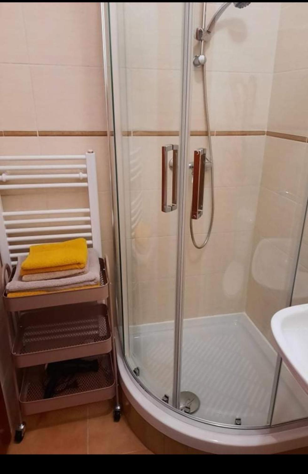 Double Room with Private Bathroom - Photo 4