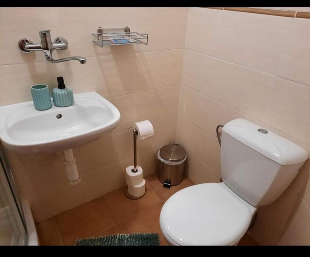 Double Room with Private Bathroom - Photo 5