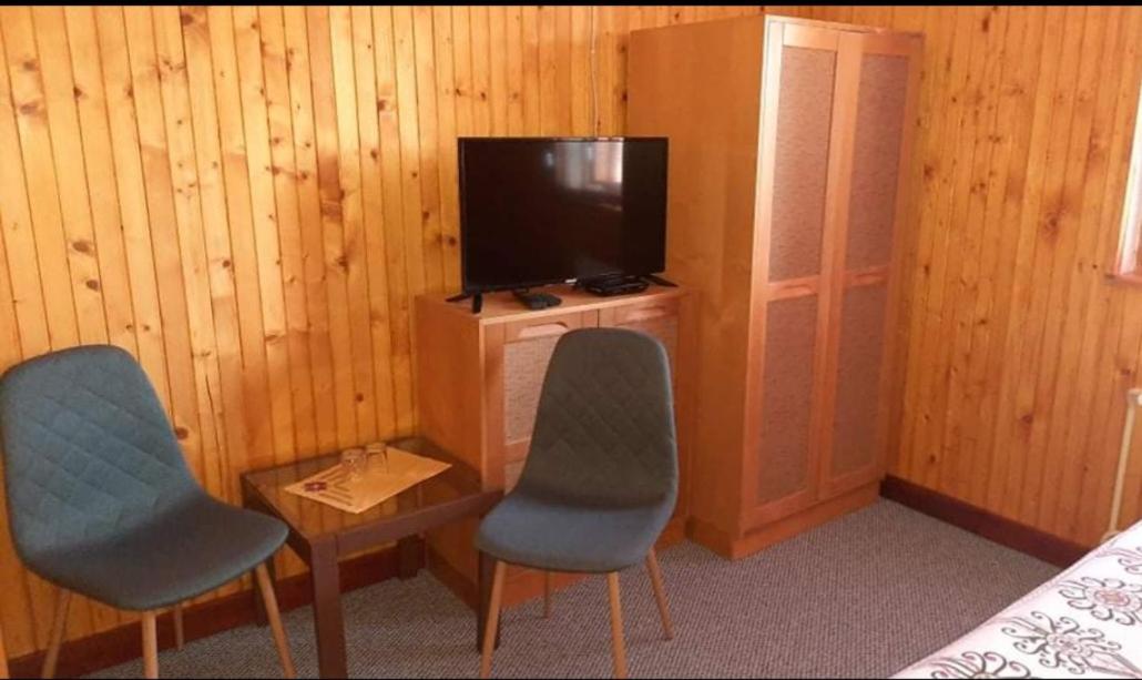 Double Room with Private Bathroom - Photo 6