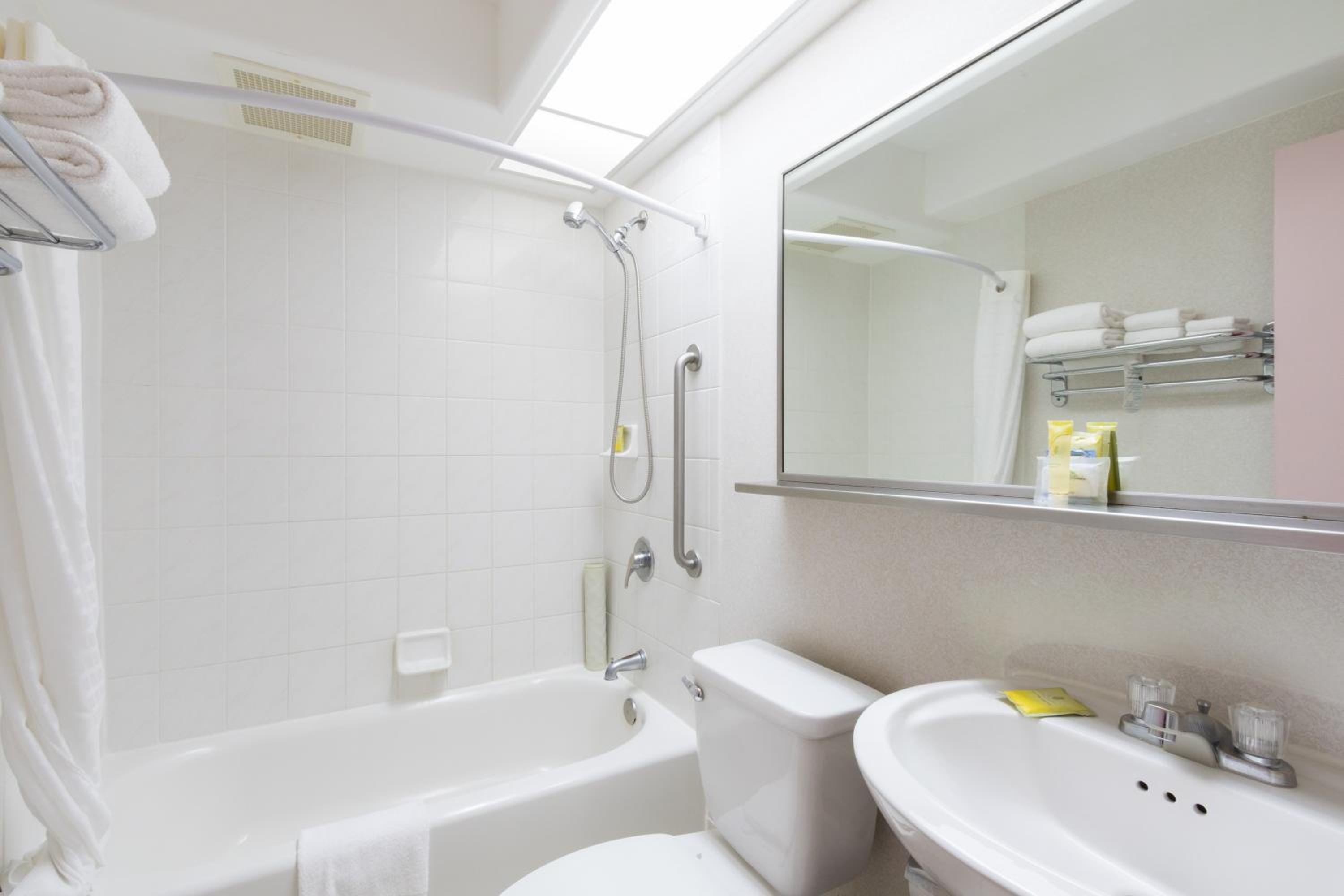 Deluxe King Studio with Kitchen - Photo 10