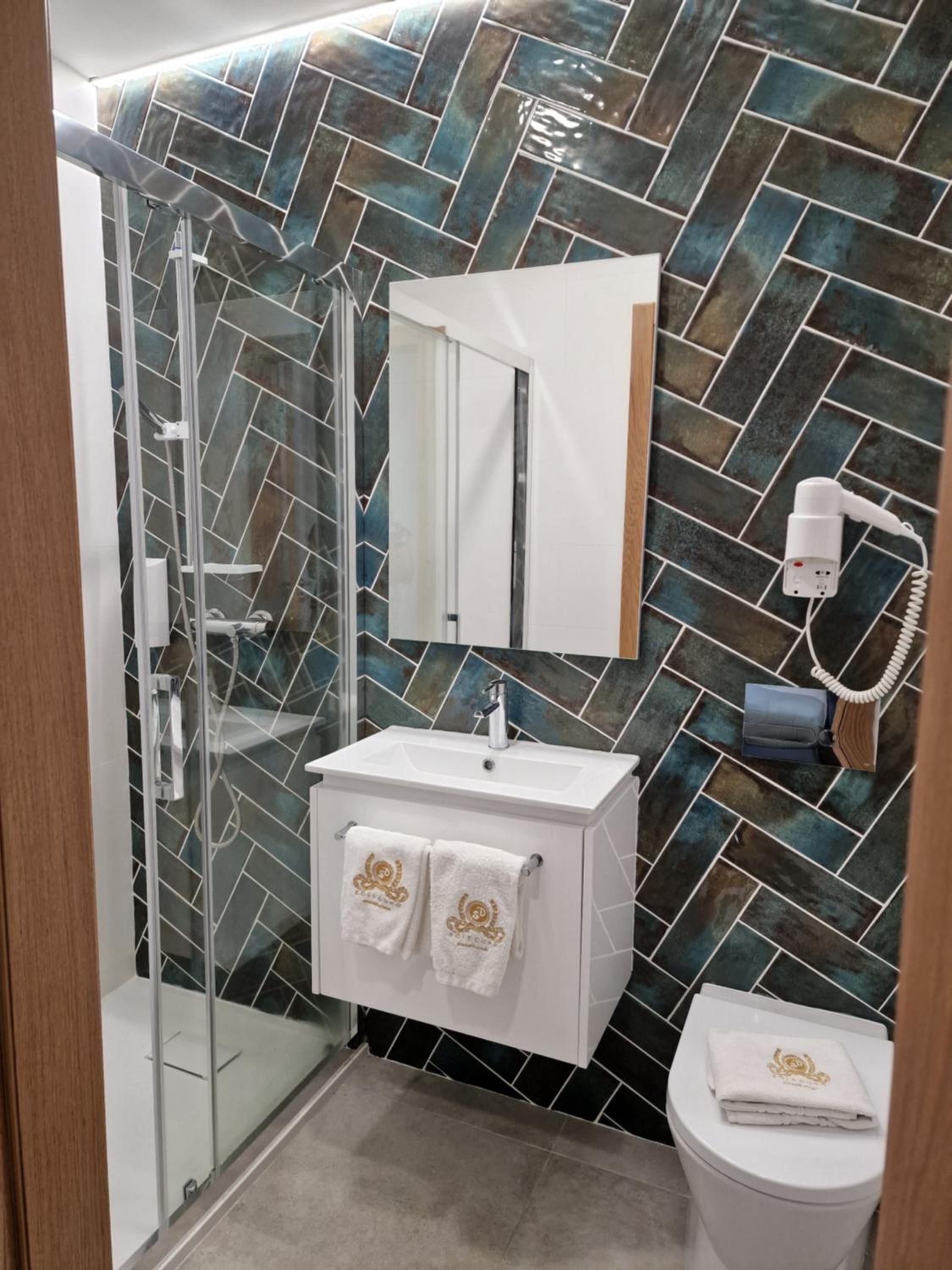 Double Room with Private Bathroom - Photo 4