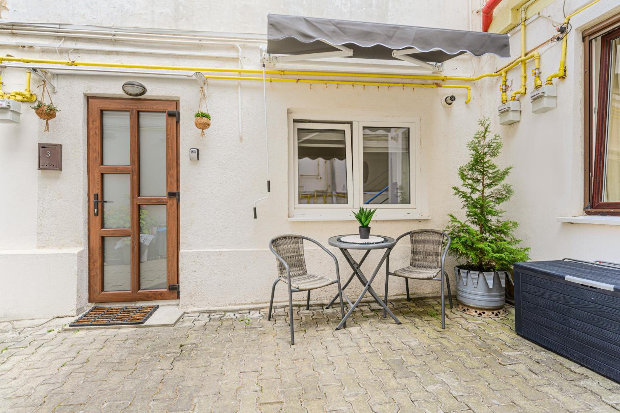 One-Bedroom Apartment - Photo 19