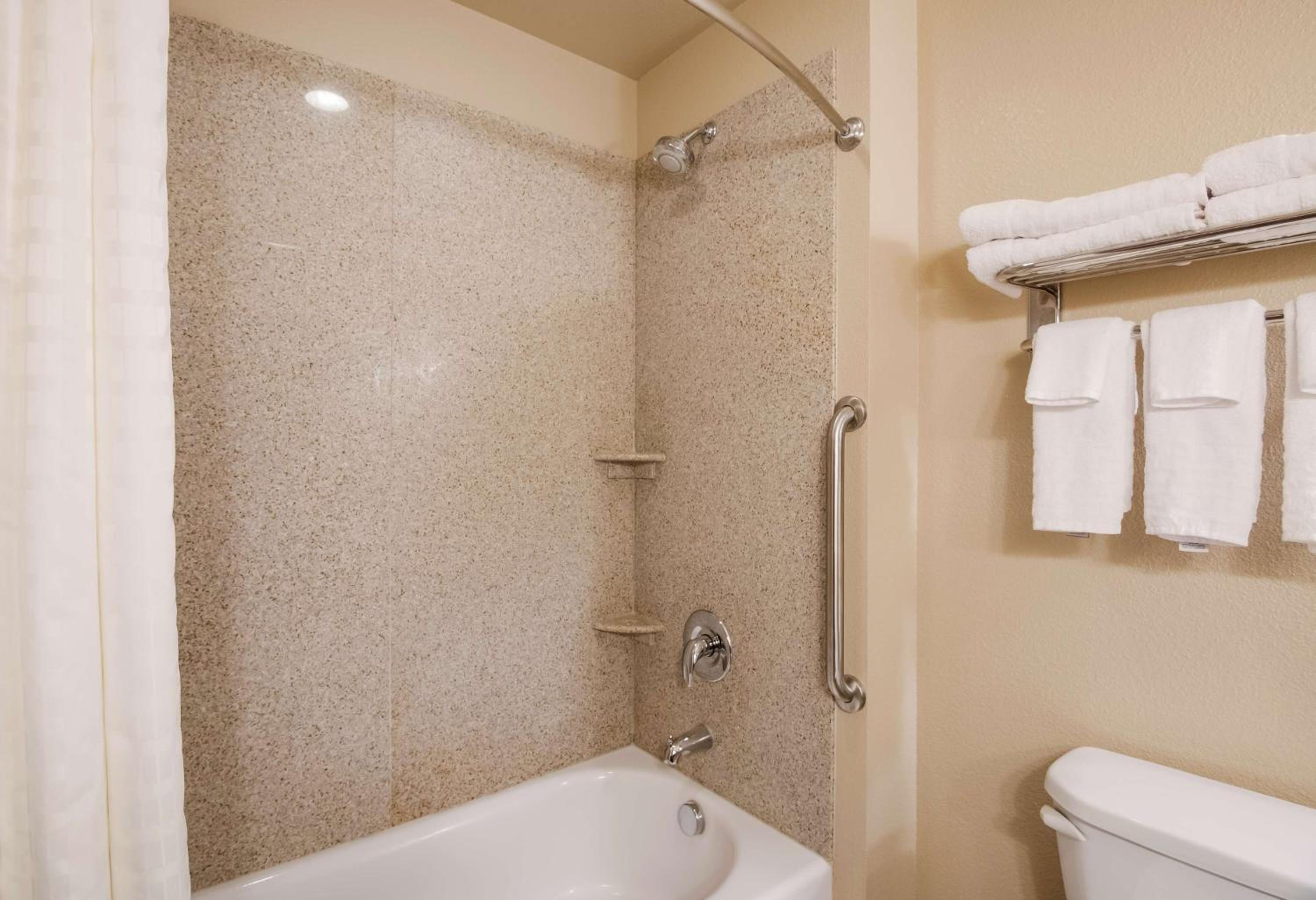 King Room with Bath Tub - Disability Access/Non-Smoking  photo 3