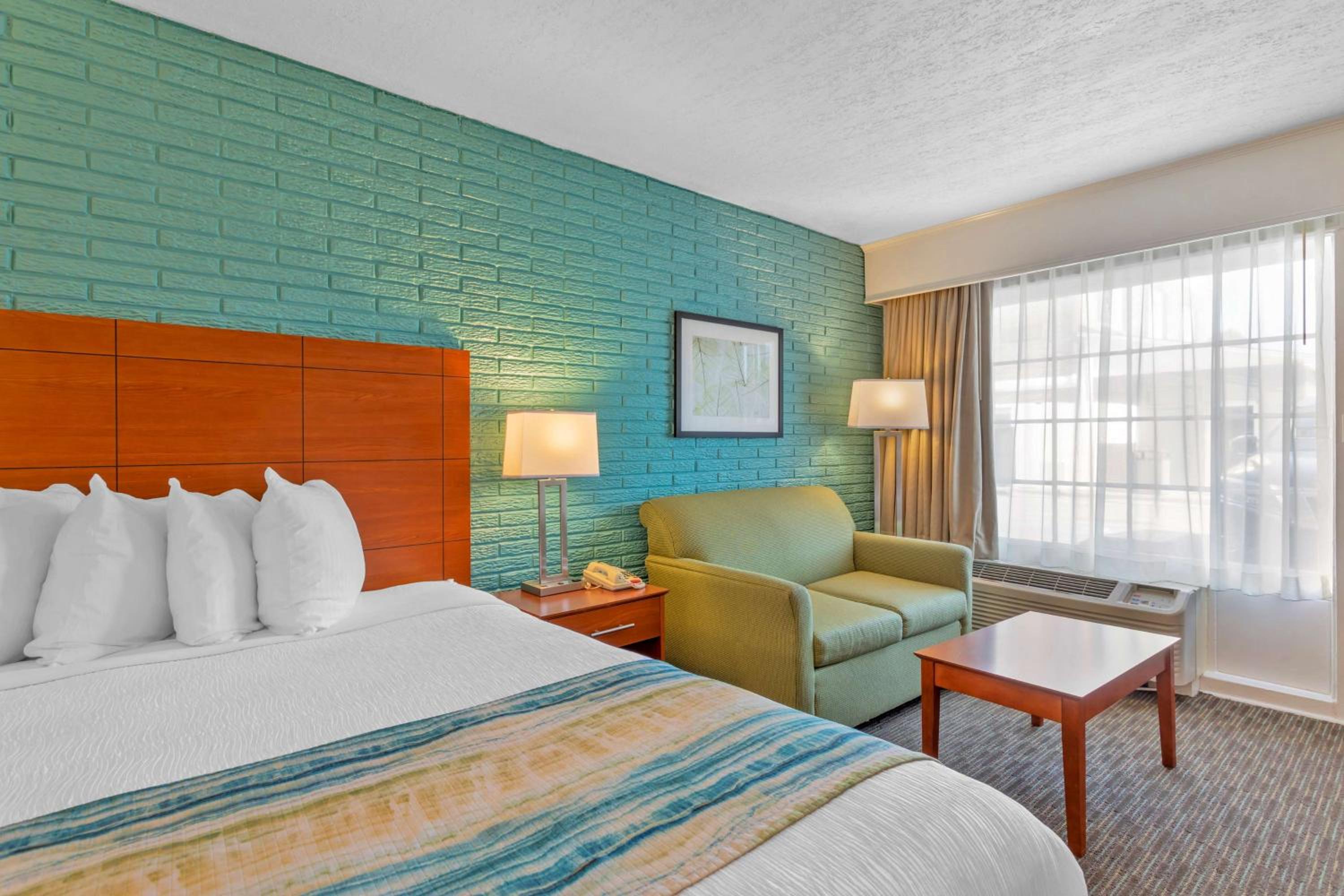 King Room - Non-Smoking - Photo 6