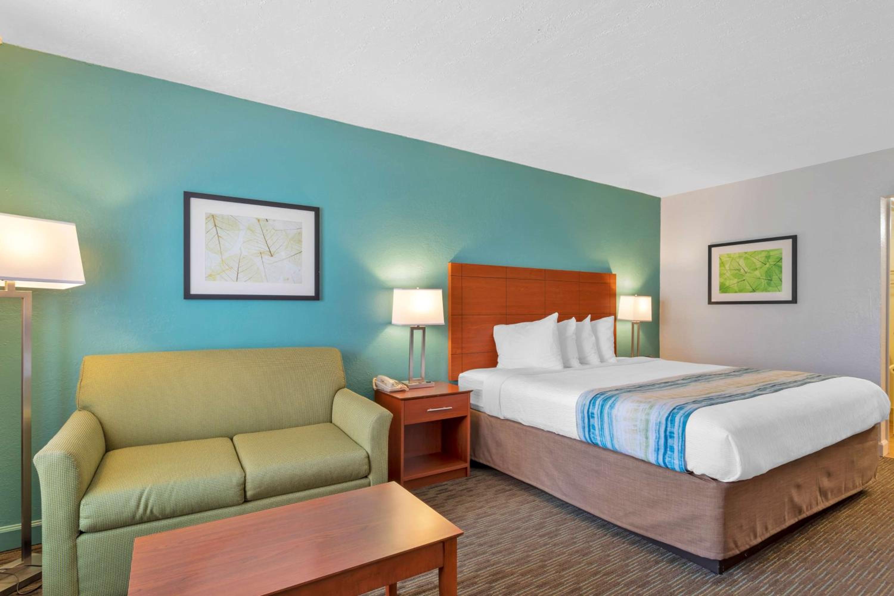 King Room - Non-Smoking - Photo 4