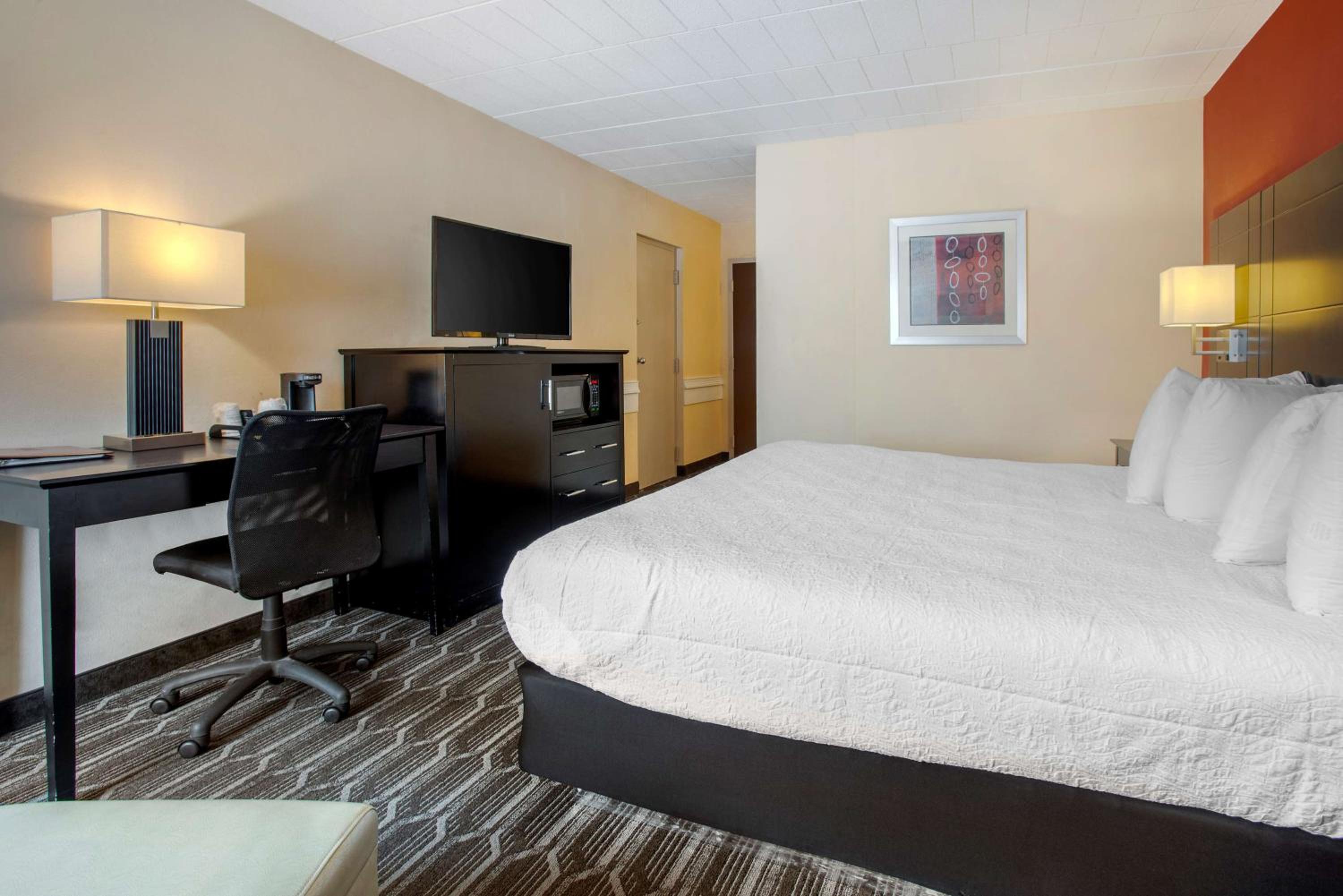 King Room - Non-Smoking - Photo 3