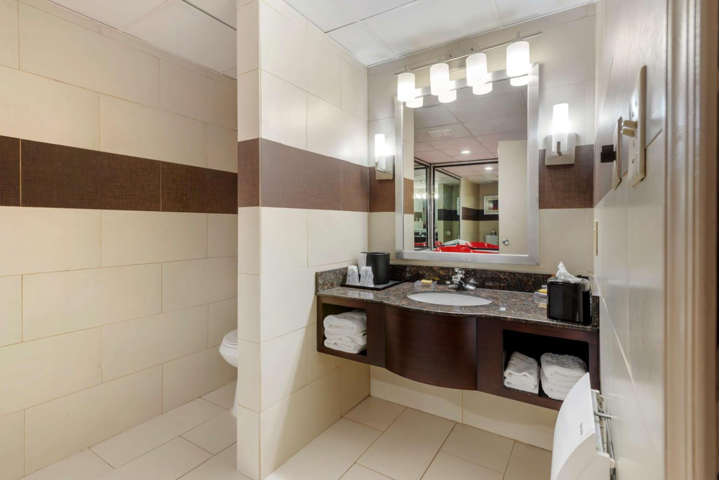King Room with Spa Bath - Non Smoking - Photo 6