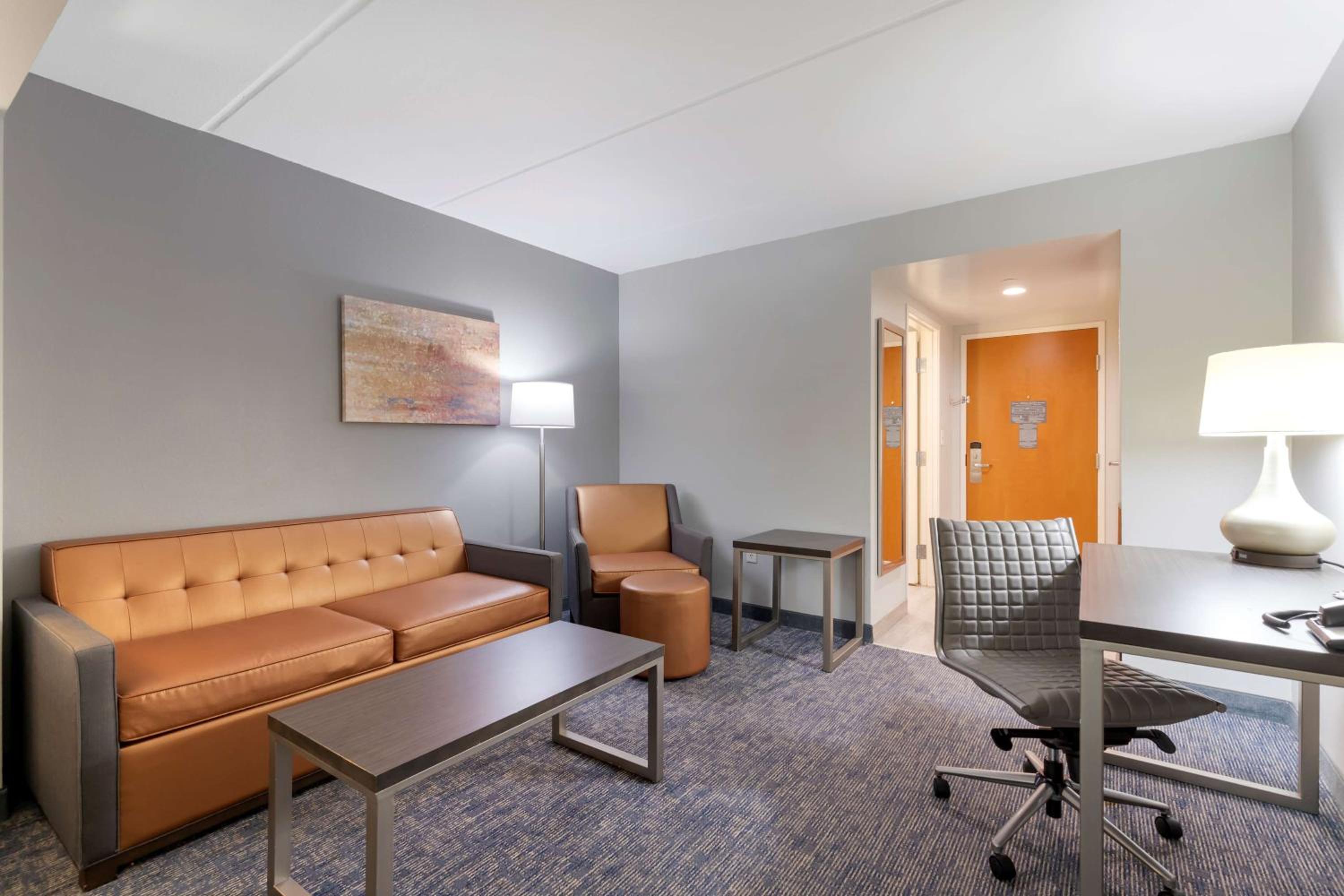 King Room with Sofa Bed - Photo 1
