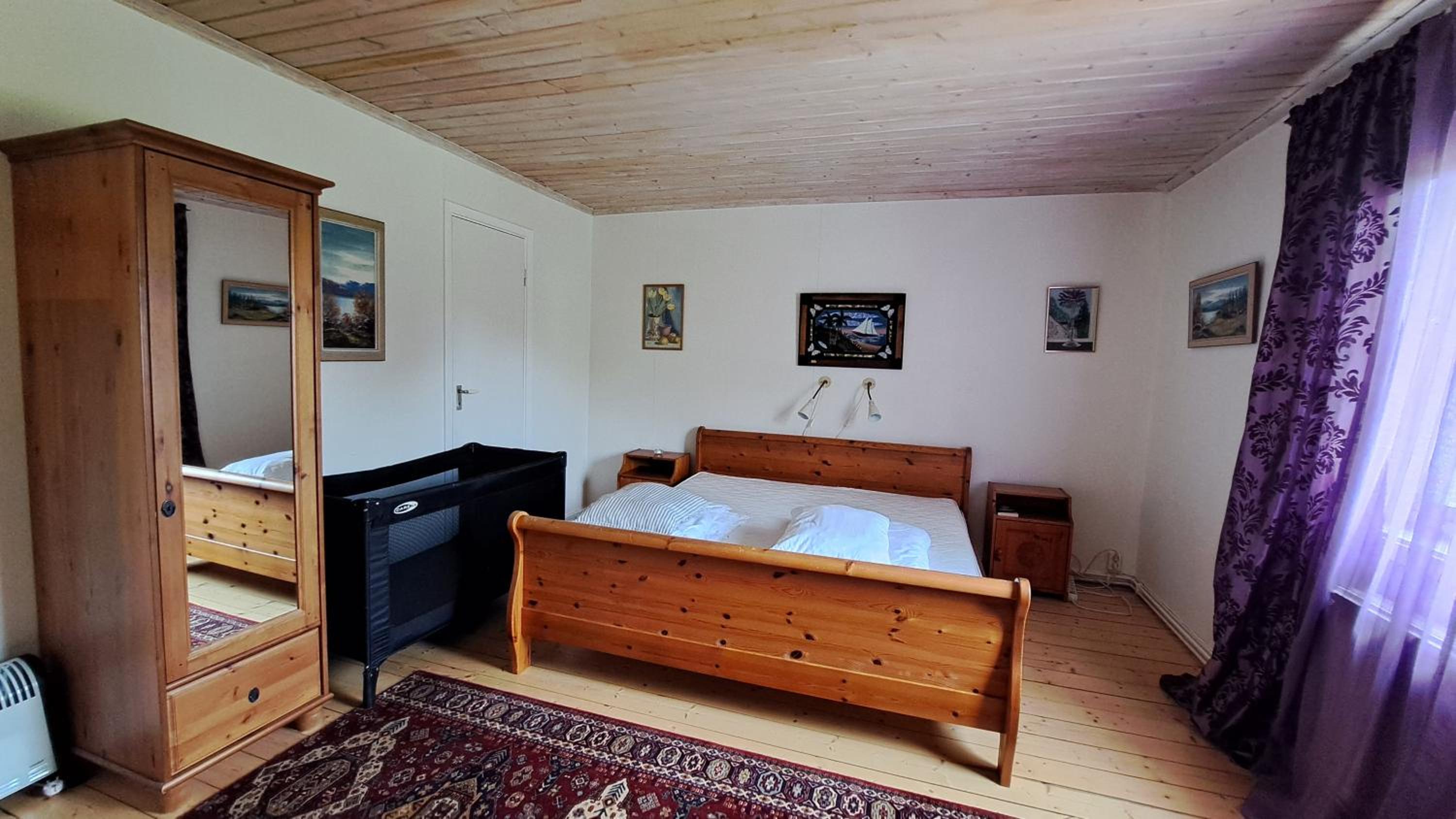 Five-Bedroom House photo 1