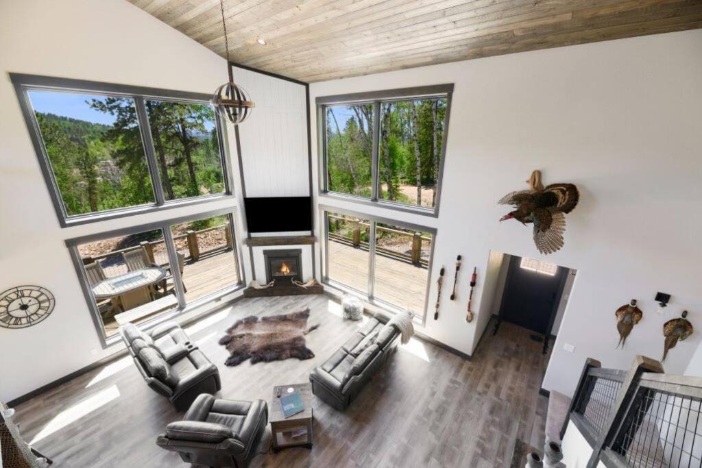 Five-Bedroom House photo 3