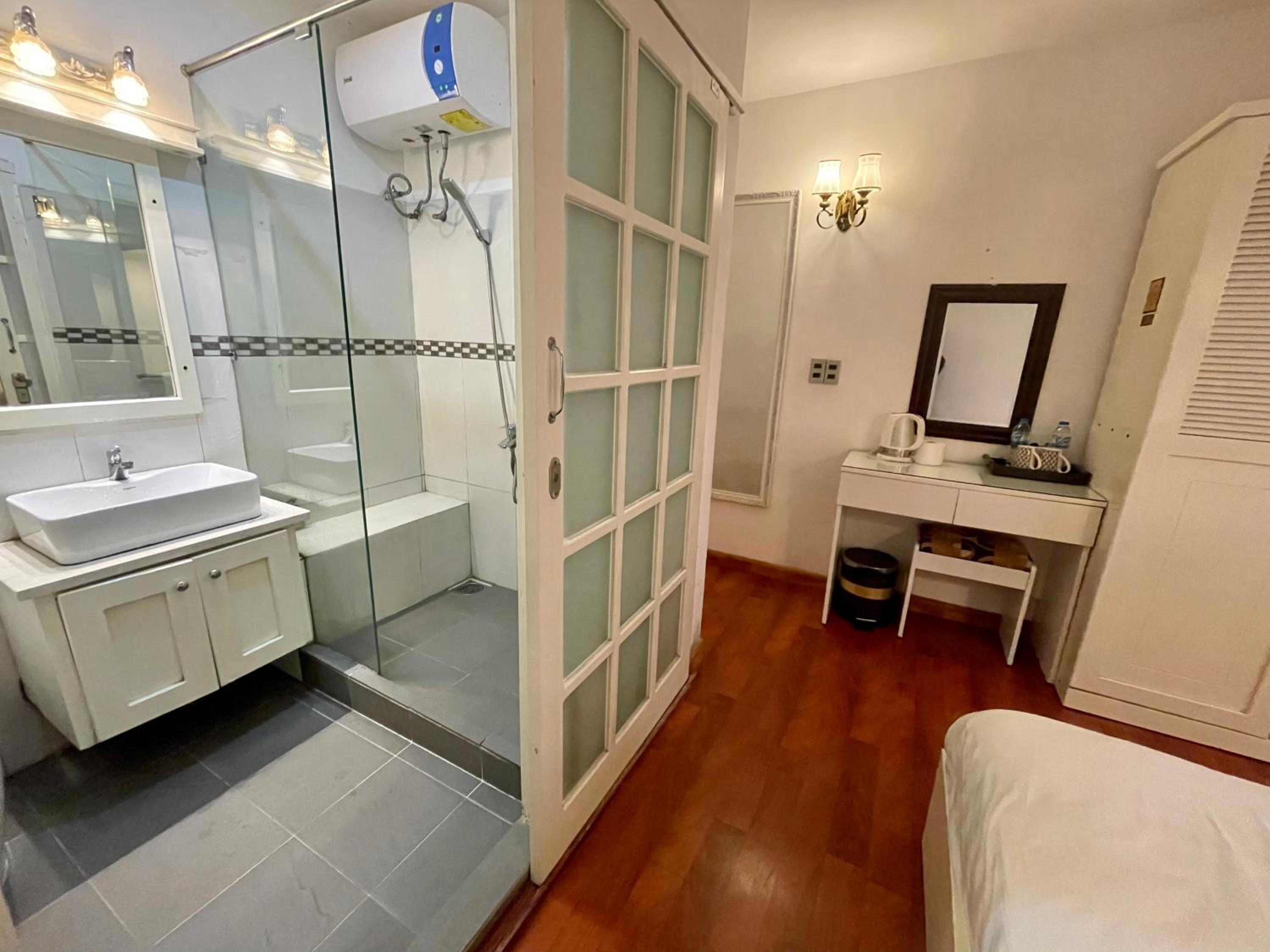 Deluxe Queen Room - Photo 4
