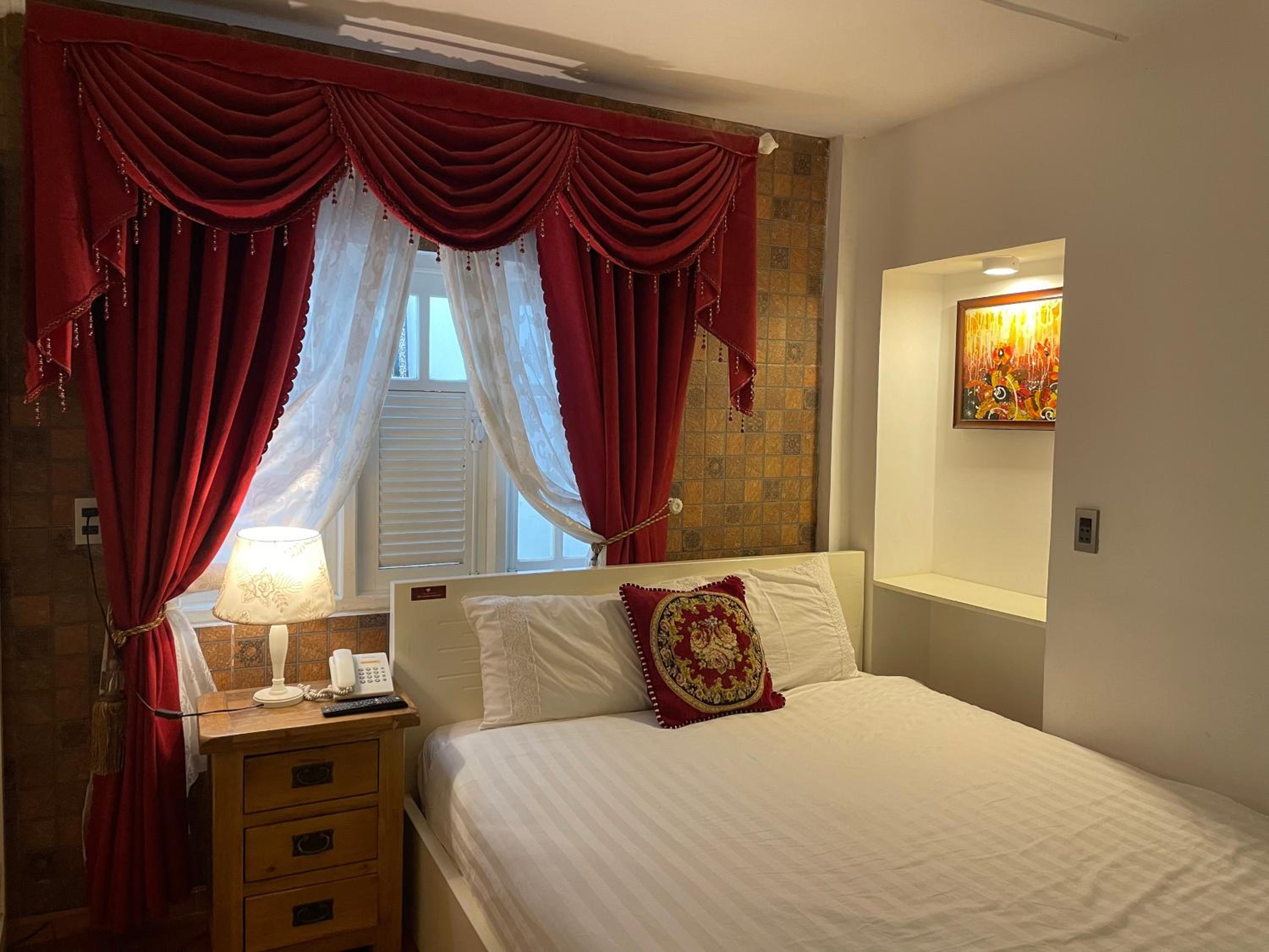 Deluxe Queen Room - Photo 5