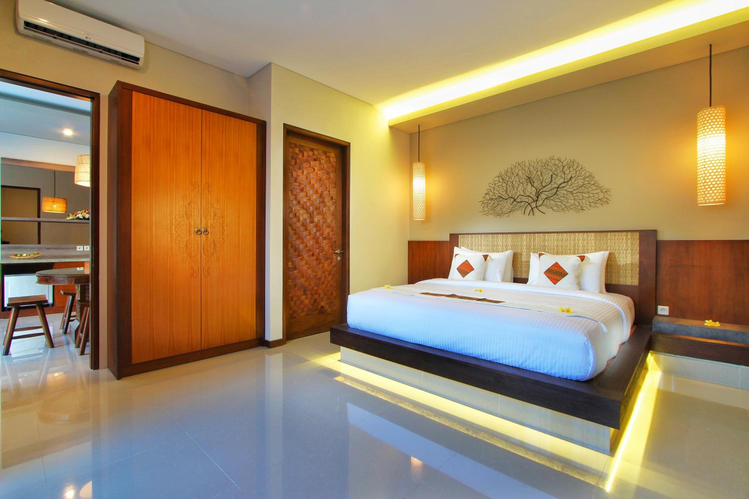 Superior One-Bedroom Villa with Private Pool - Photo 10