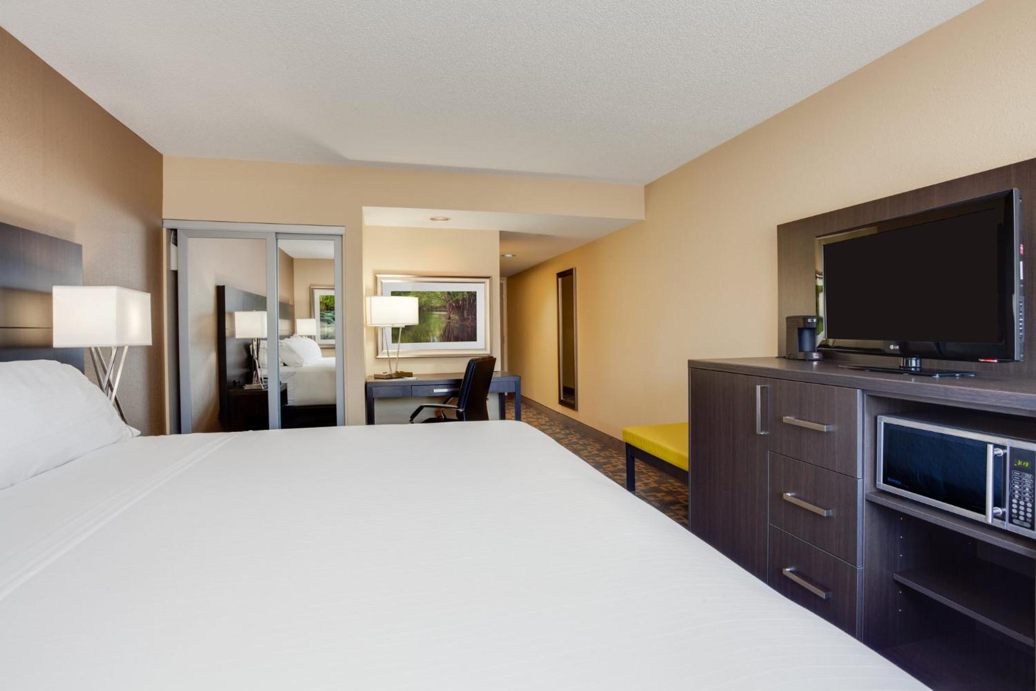 Standard King Room - Photo 4