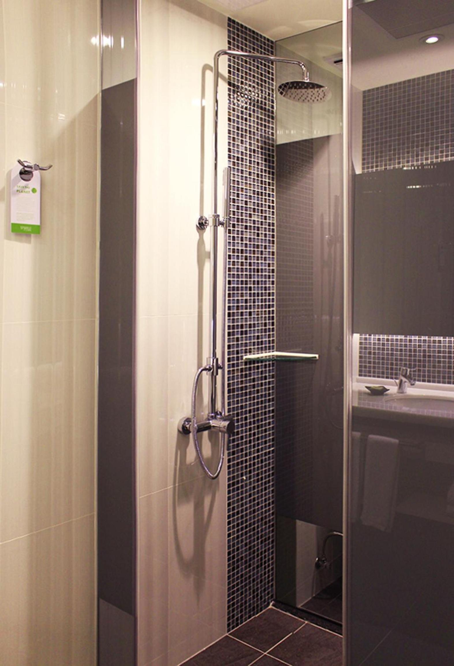 Long Stay Offer - Deluxe Double or Twin Room (For families of the self-quarantined only) (basement) photo 2