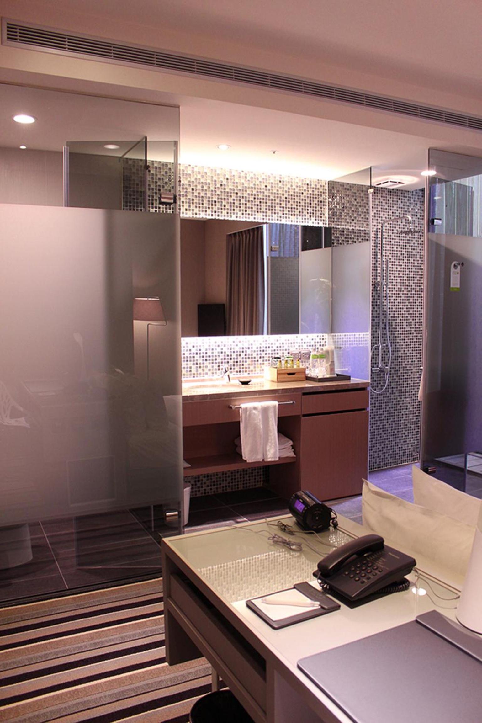 Vogue Twin Room without Window (basement) photo 1