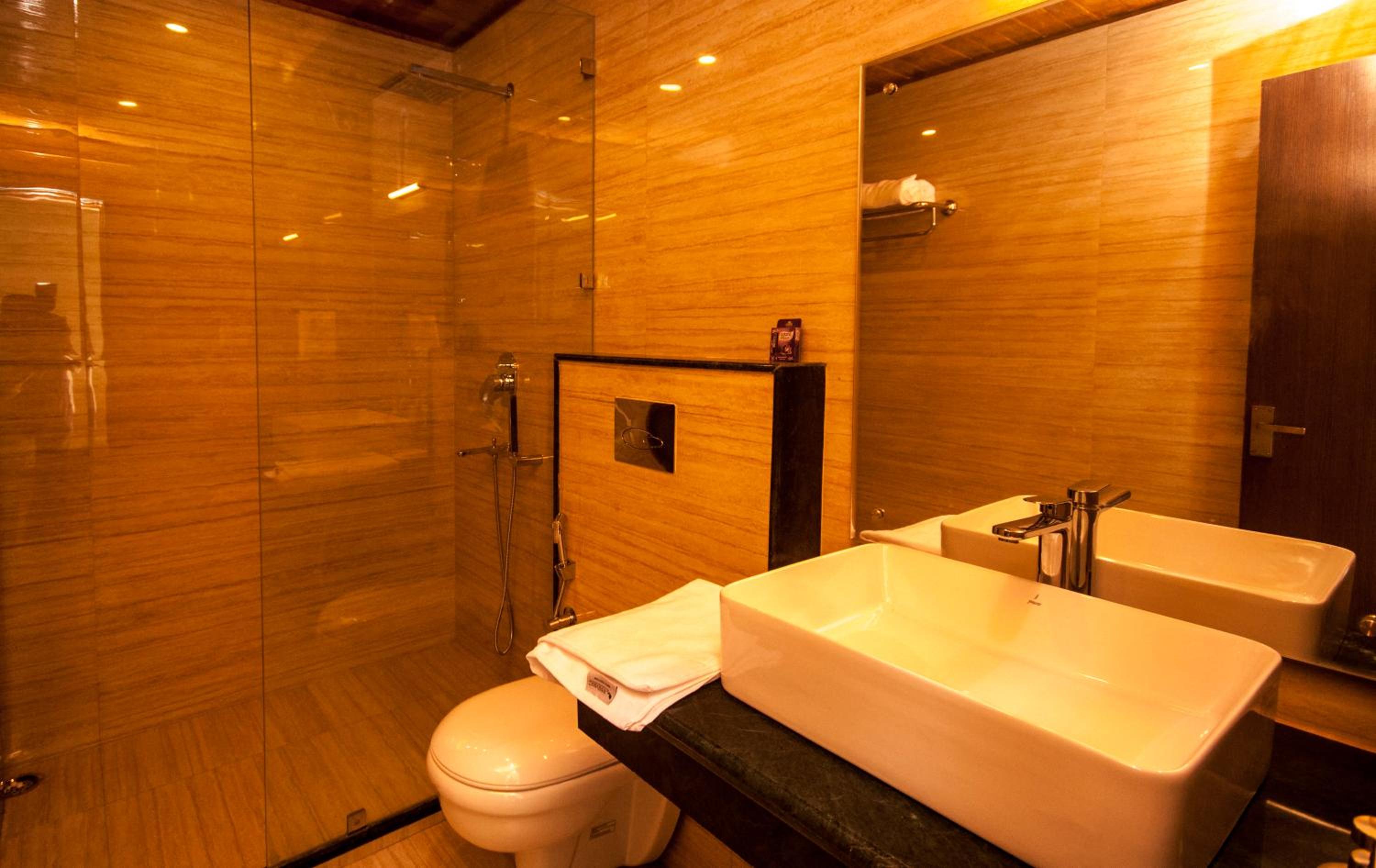 Superior King Room - Photo 4