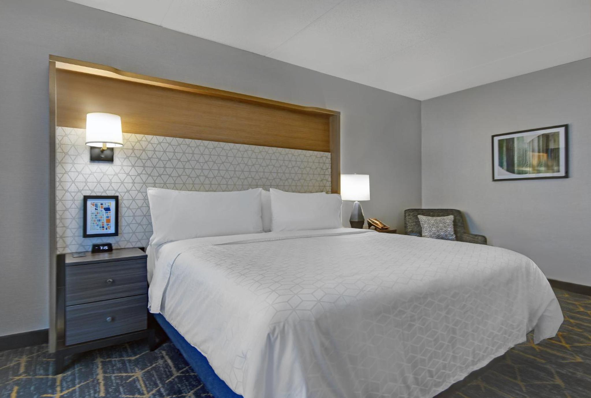 Standard King Room - Photo 8