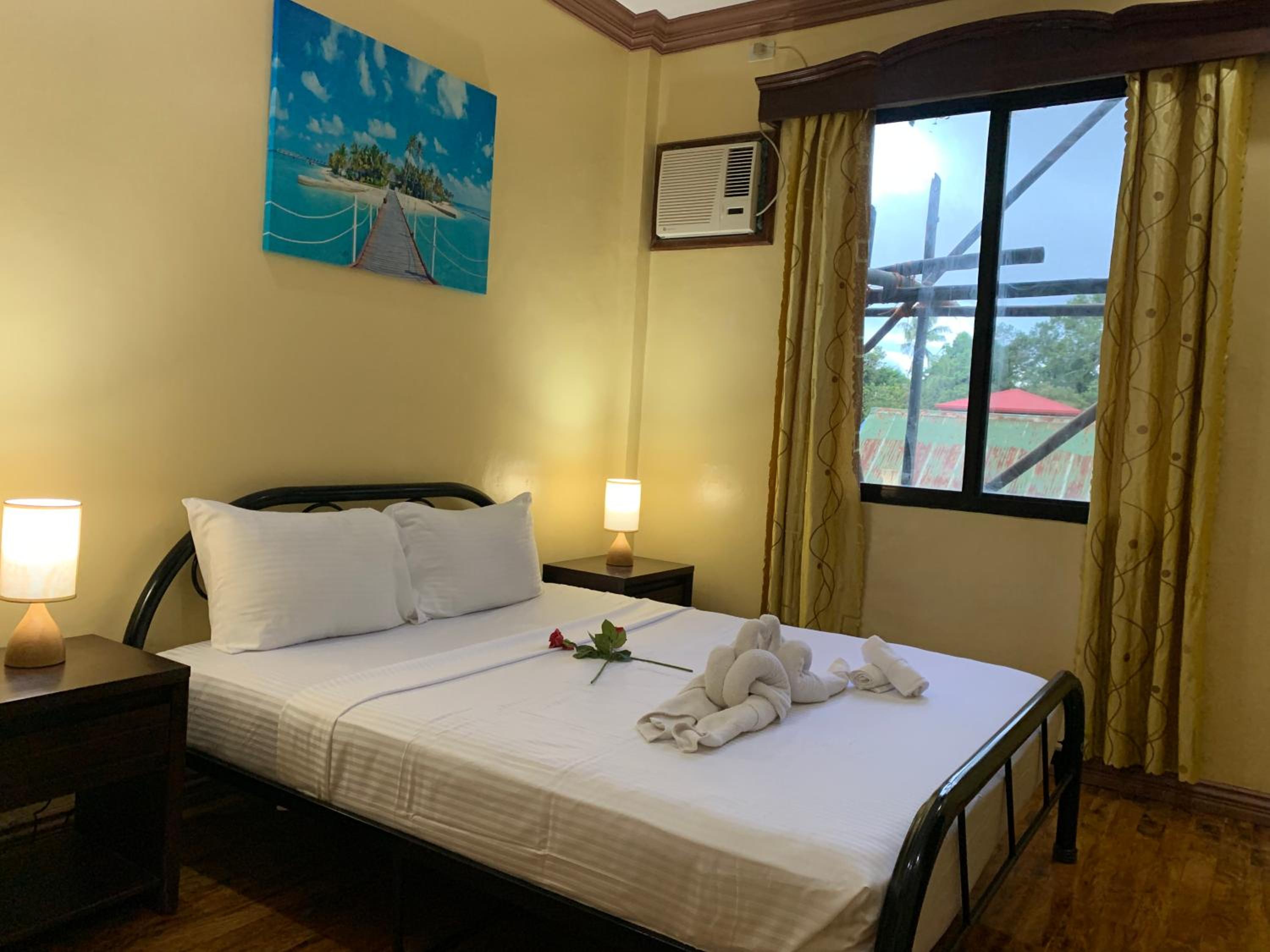 Standard Queen Room - Photo 13