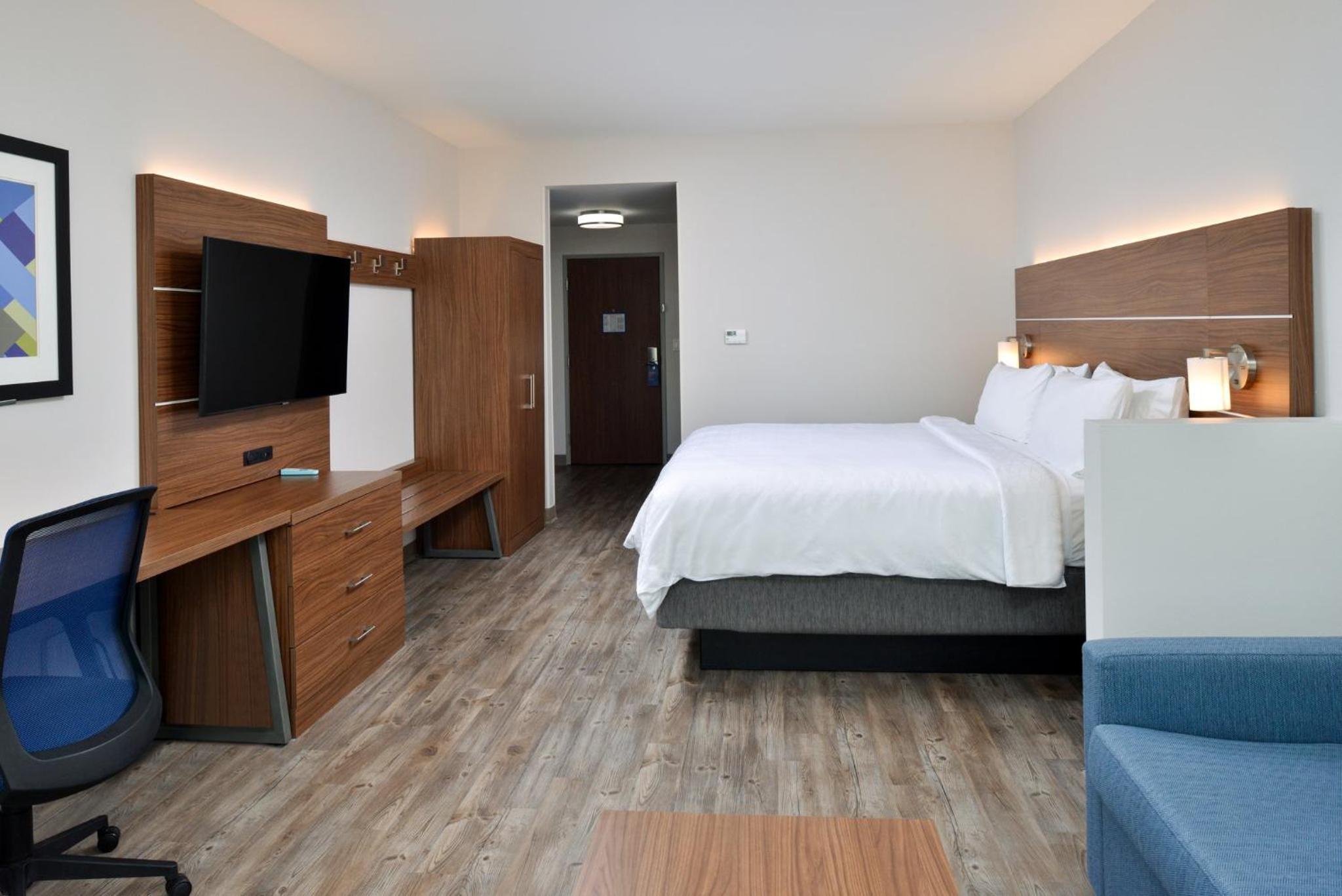 Standard King Room with Sofa Bed