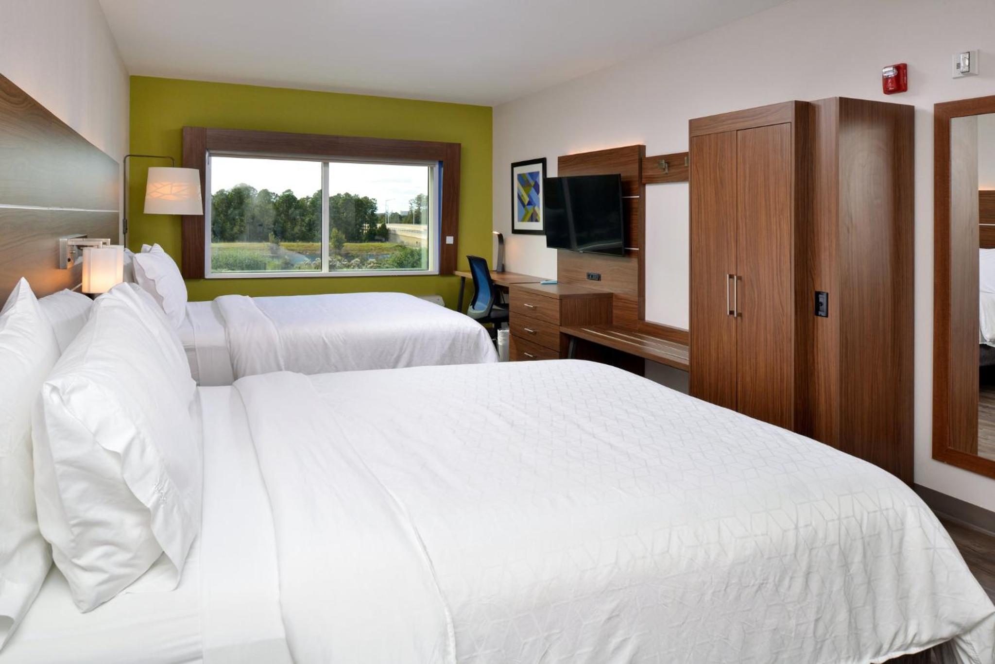 Queen Room with Two Queen Beds - Hearing Accessible/Non-Smoking