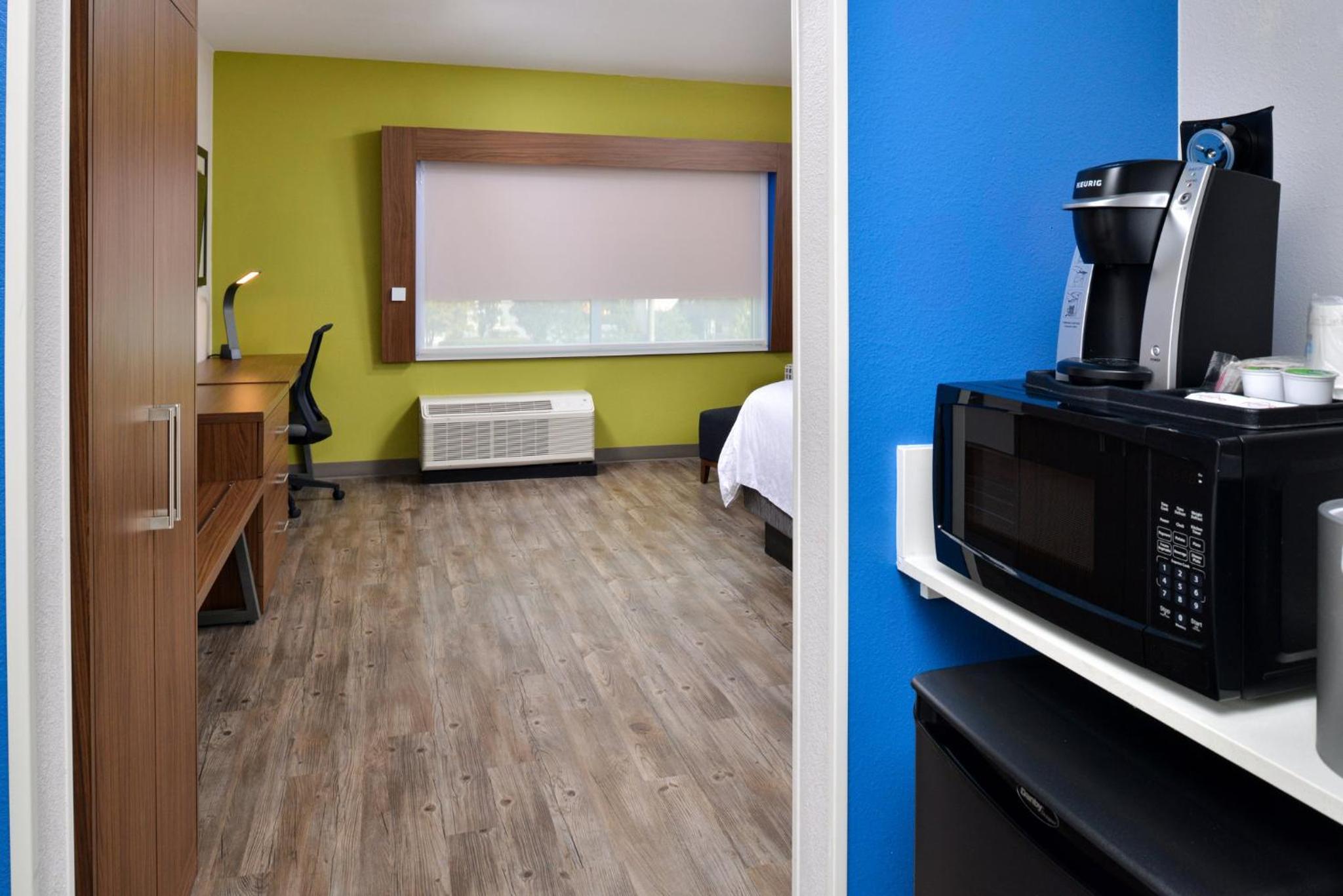 King Room - Mobility Access/Hearing Accessible thumbnail 6
