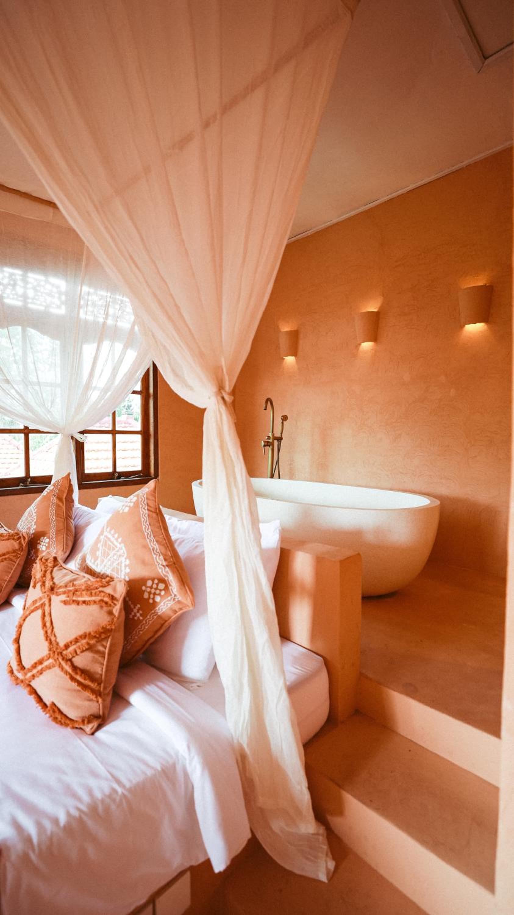 Deluxe Room With Bath - Photo 6
